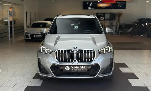 BMW X1 view 3
