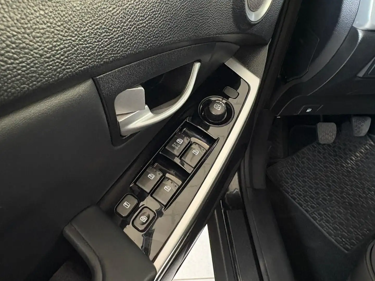 SsangYong Korando 2.2 e-XDi 178 CV 2WD MT Limited Nero - 2