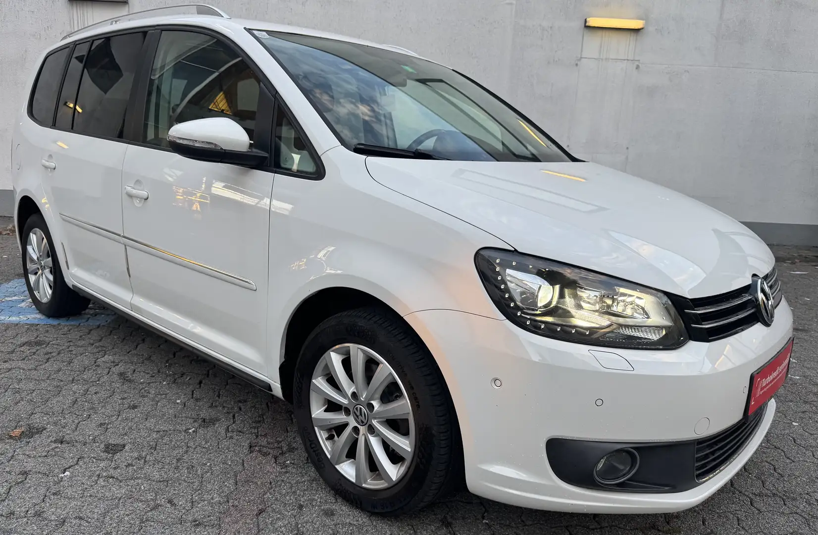 Volkswagen Touran Highline BMT Weiß - 1