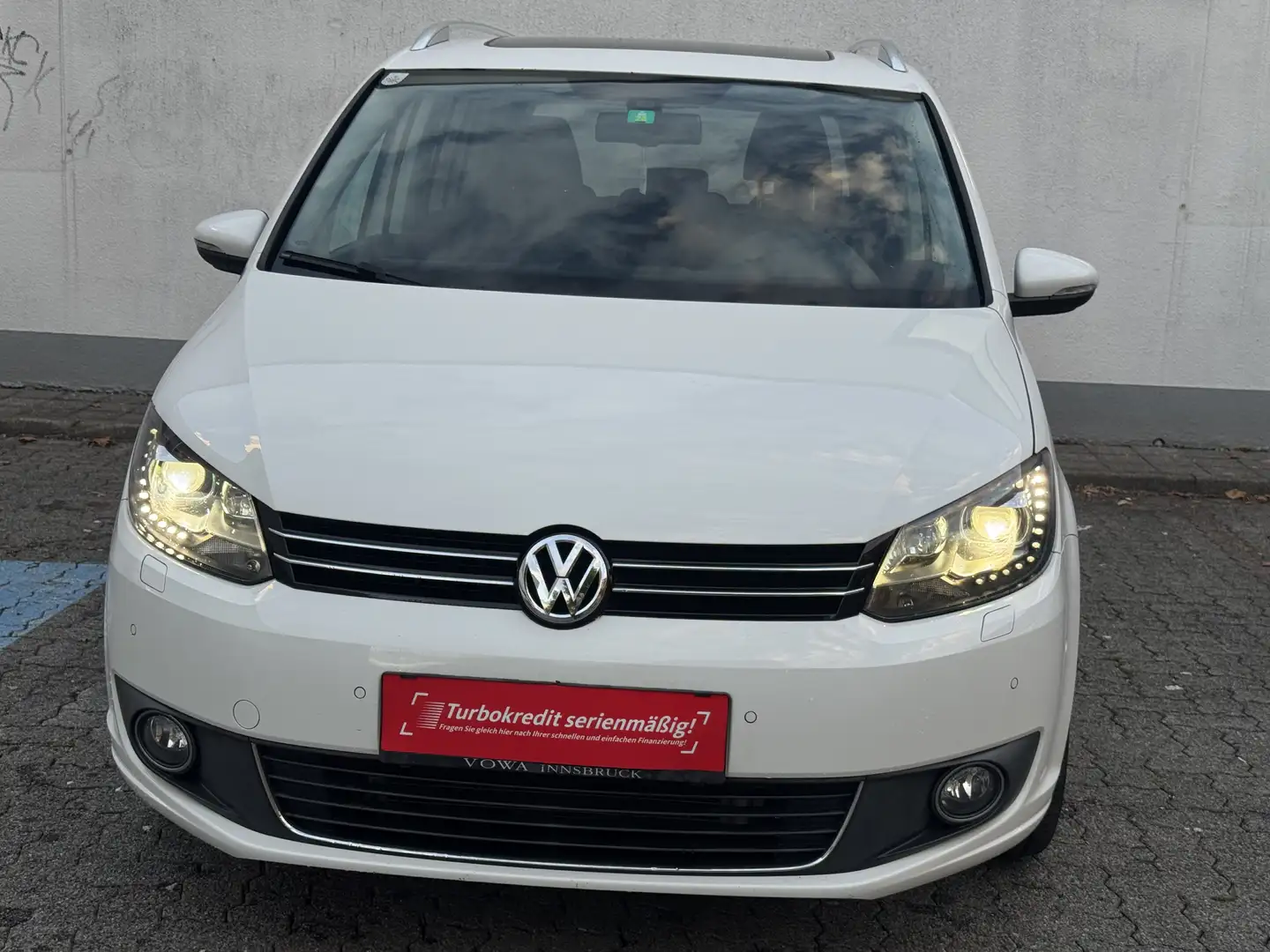 Volkswagen Touran Highline BMT Weiß - 2