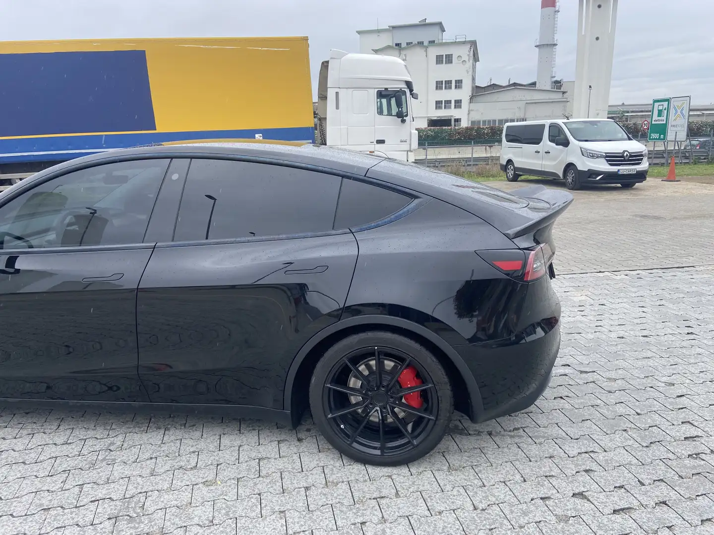 Tesla Model Y Performance Dual Motor awd - 2
