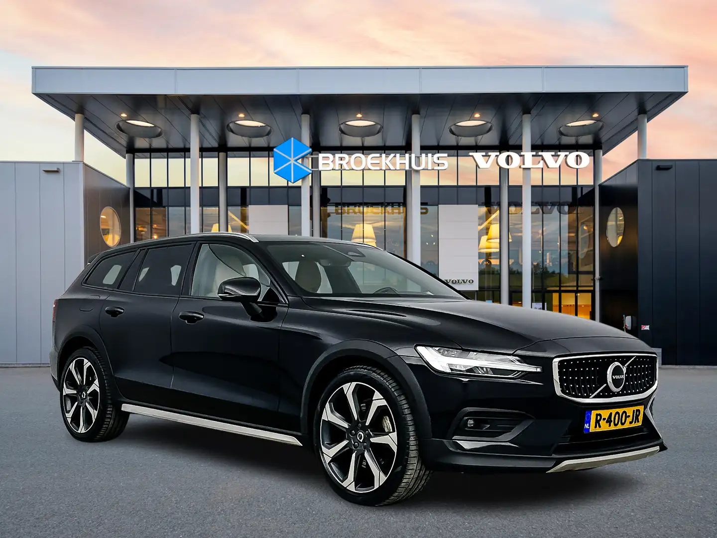 Volvo V60 Cross Country B5 AWD Ultimate | 20" | Geventileerd Nappa | Massa Schwarz - 2