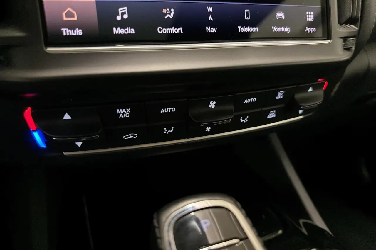 Maserati Levante 2023 — фото 15