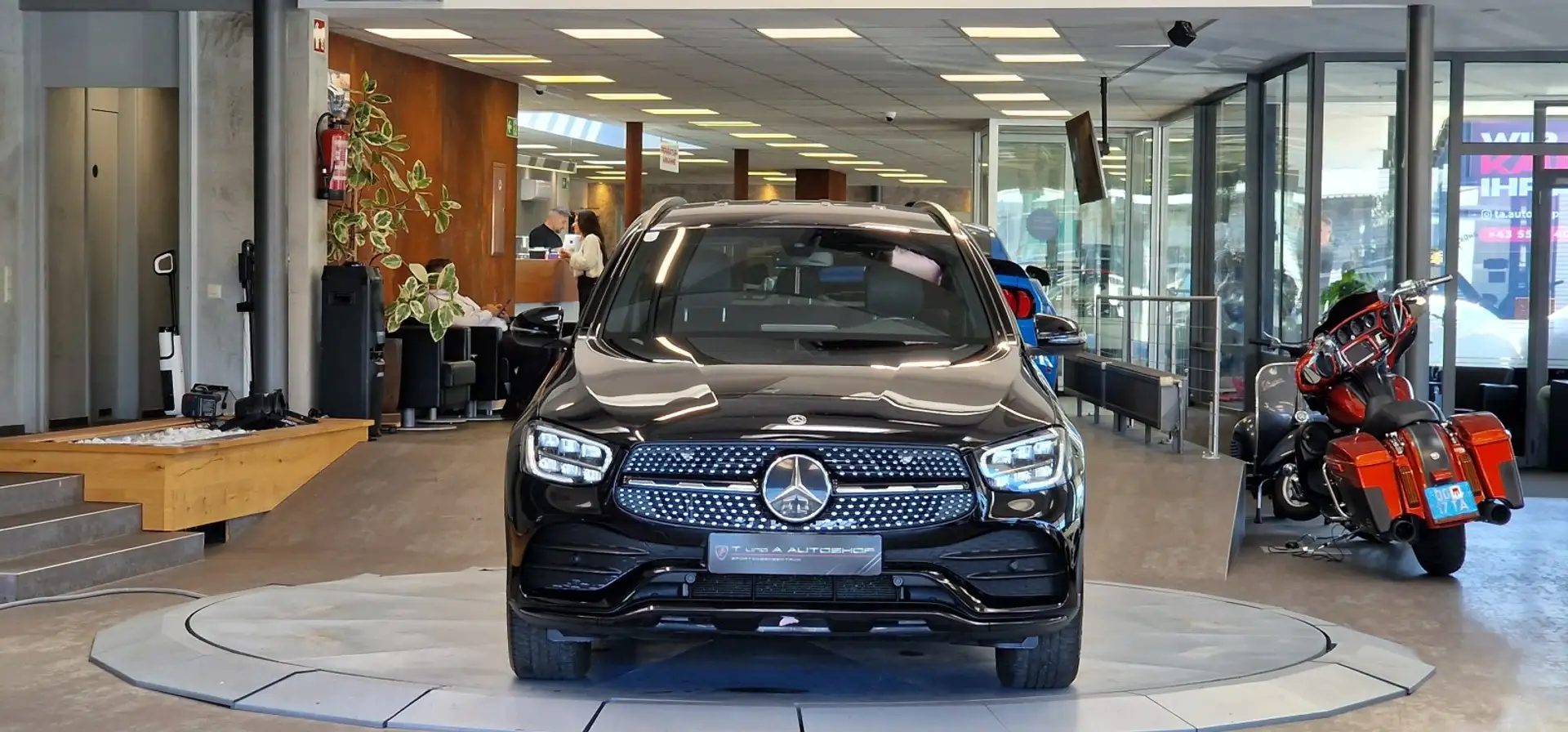 Mercedes-Benz GLC 200 d 4Matic AMG-Line 1-Hand Aut. *Kamera*19oll*Night- Schwarz - 2