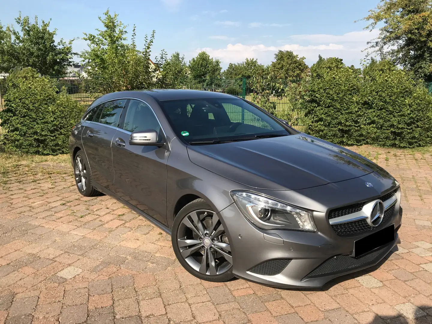 Mercedes-Benz CLA 200 CLA 200d Shooting Brake (Urban Line) Grau - 1