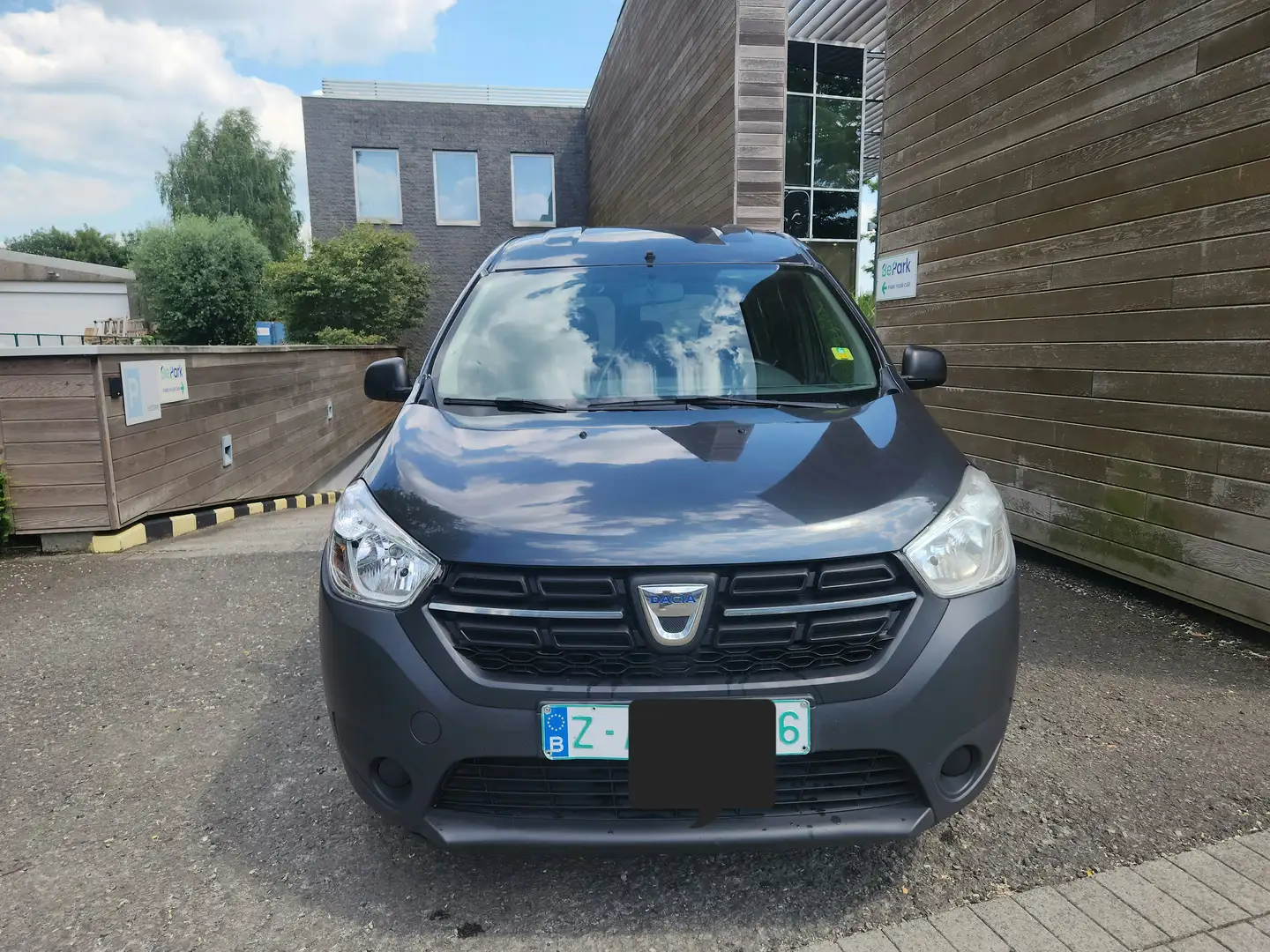 Dacia Dokker 1.6i Ambiance Gris - 1