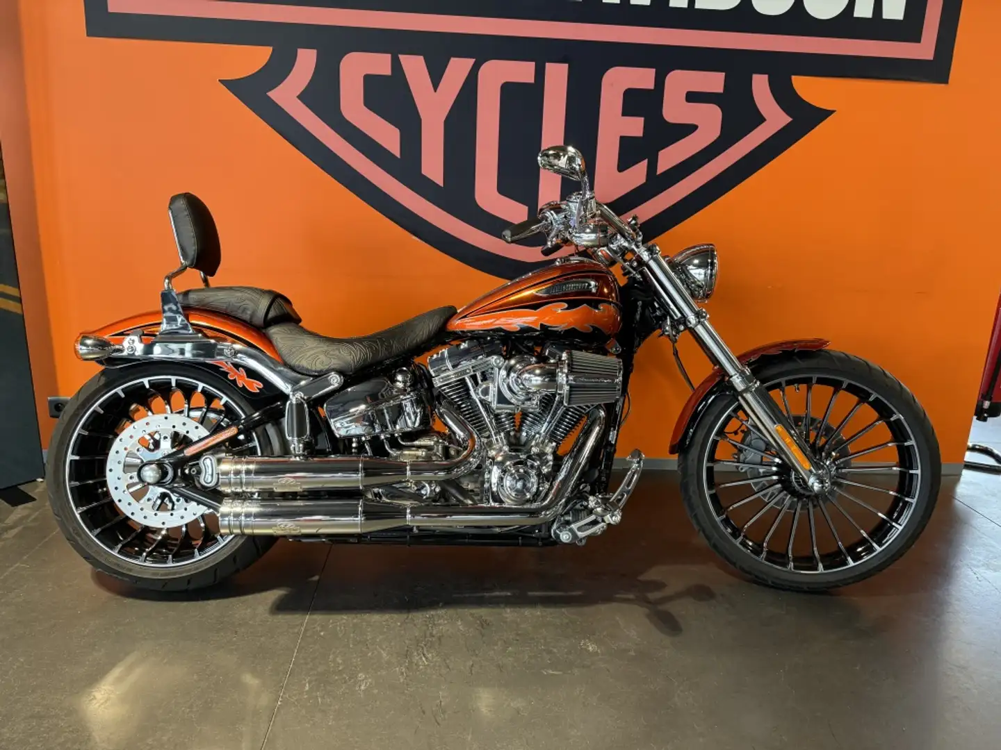 Harley-Davidson CVO Breakout SOFTAIL Portocaliu - 1