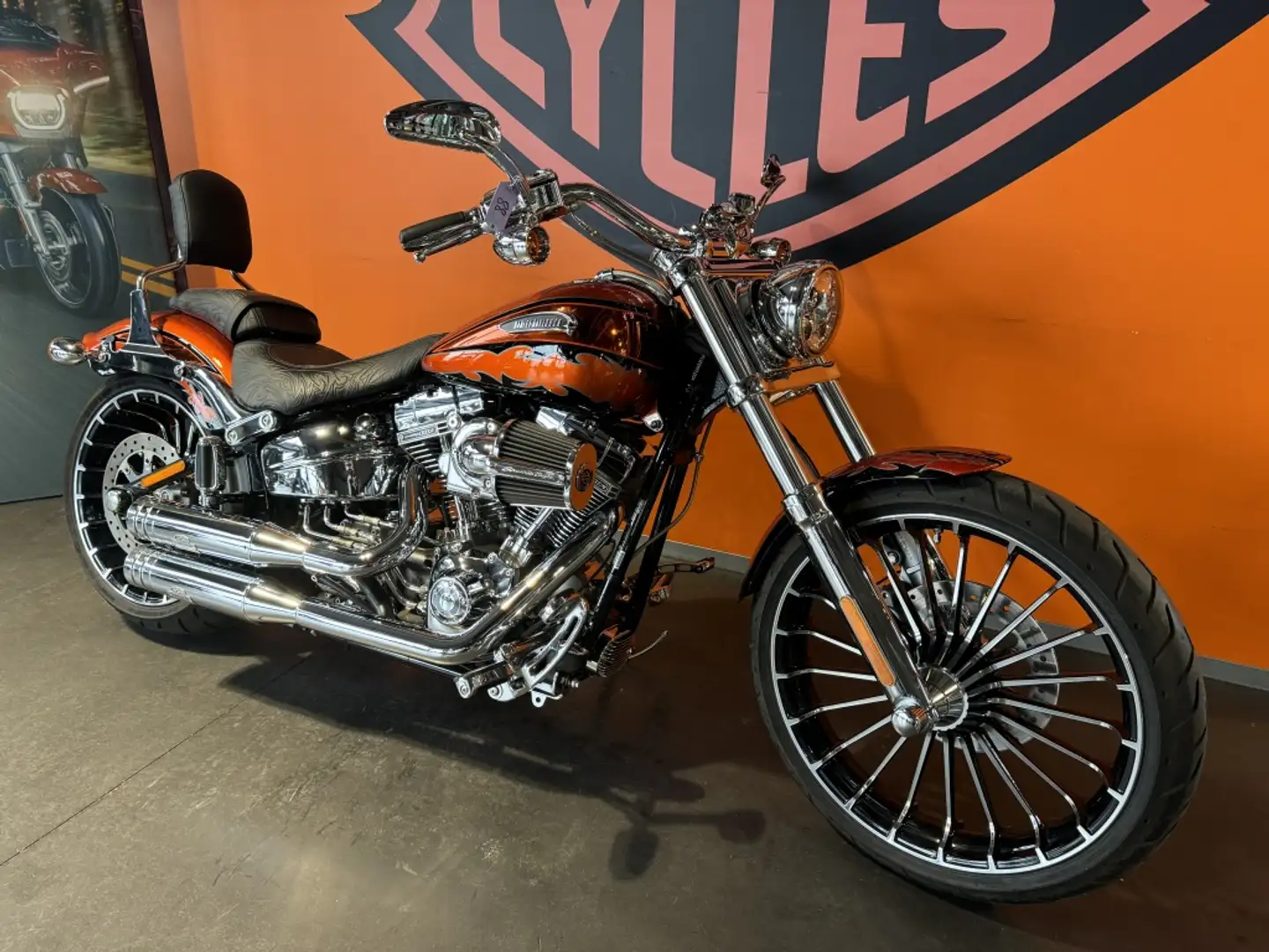 Harley-Davidson CVO Breakout SOFTAIL Portocaliu - 2