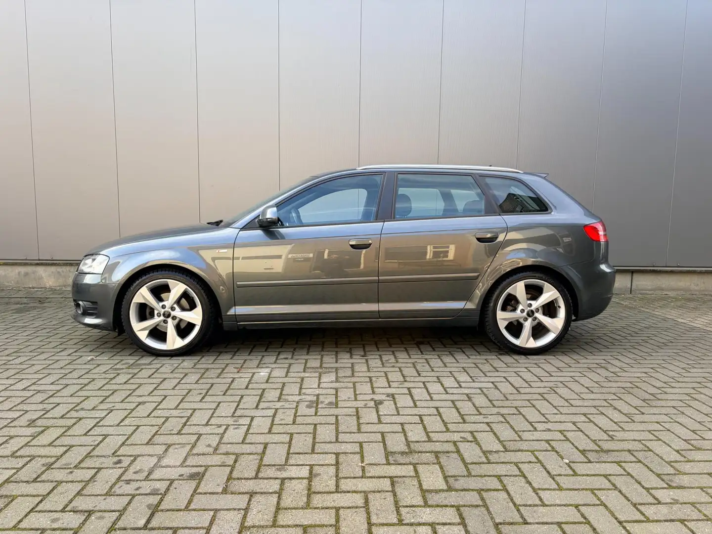 Audi A3 Sportback 1.4 TFSI S-edition Gris - 2