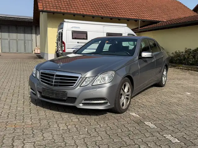 Mercedes-Benz E 350 E 350 CDI DPF 4Matic BlueEFFICIENCY 7G-TRONIC