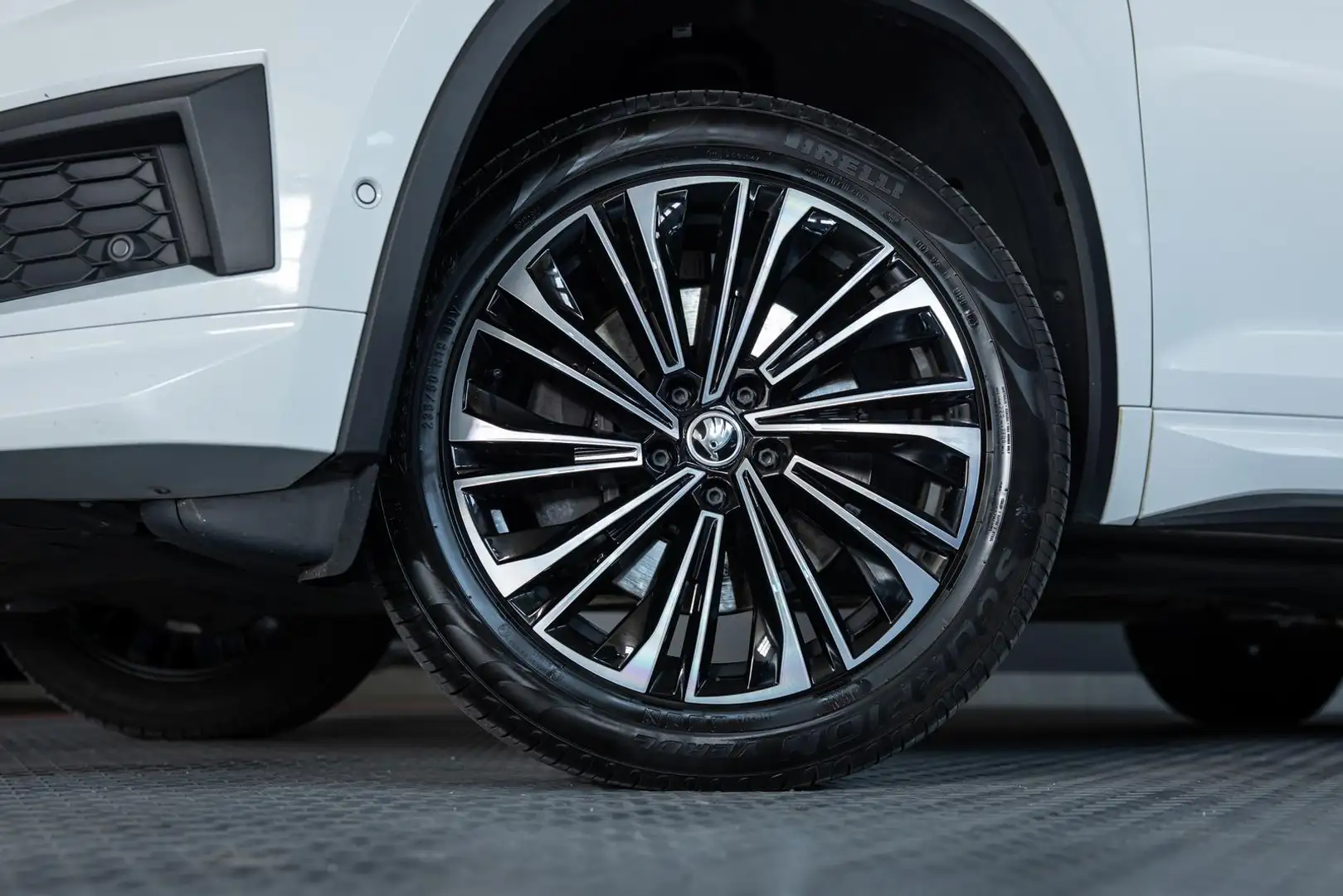 Skoda Kodiaq 2.0 TDI Sportline 4x4 PANO AHK AMUNDSEN Blanco - 2