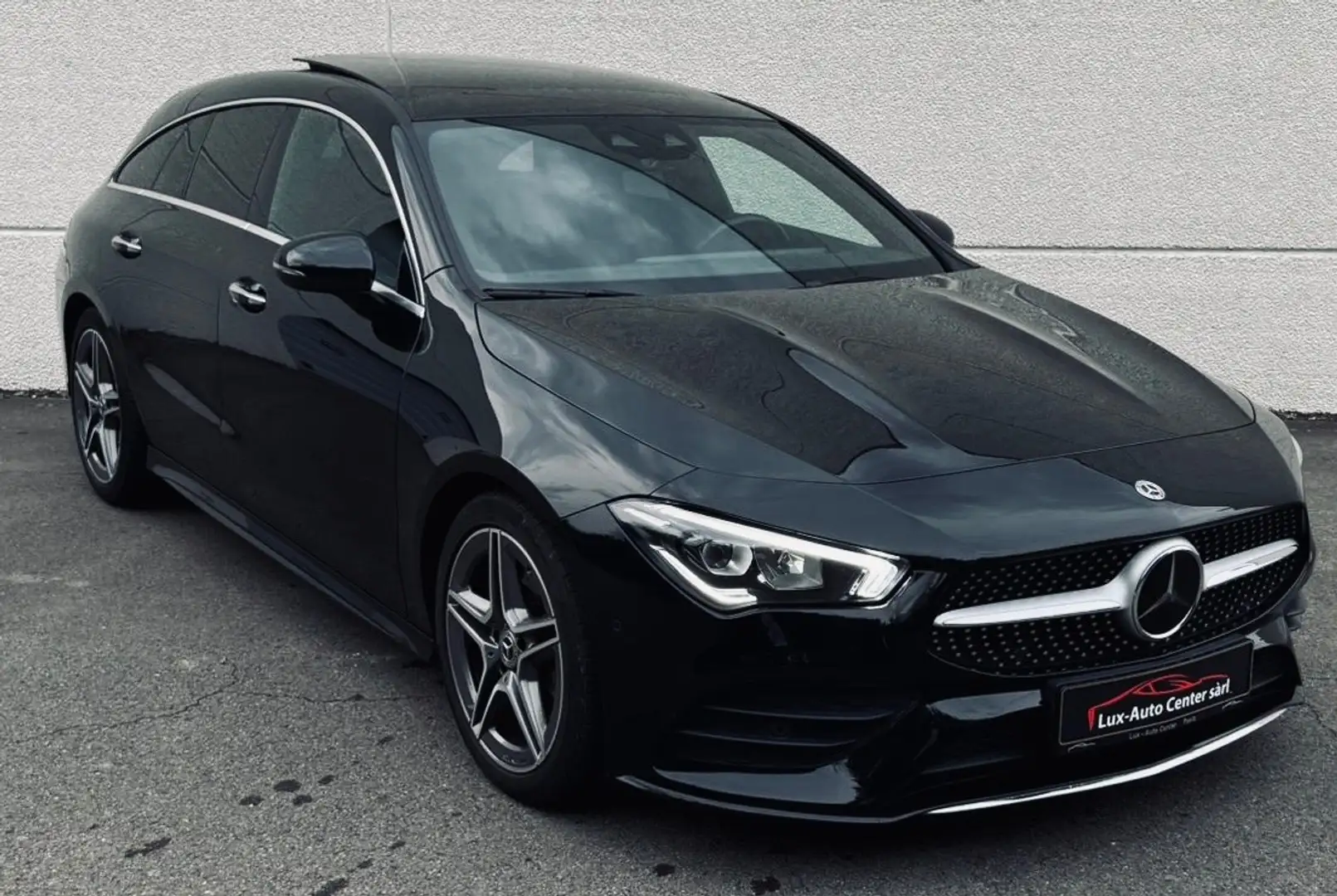 Mercedes-Benz CLA 220 Shooting Brake 220d AMG-Line Auto. Noir - 1