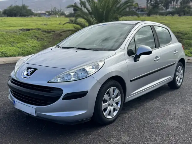 Peugeot 207 1.4i Confort 75