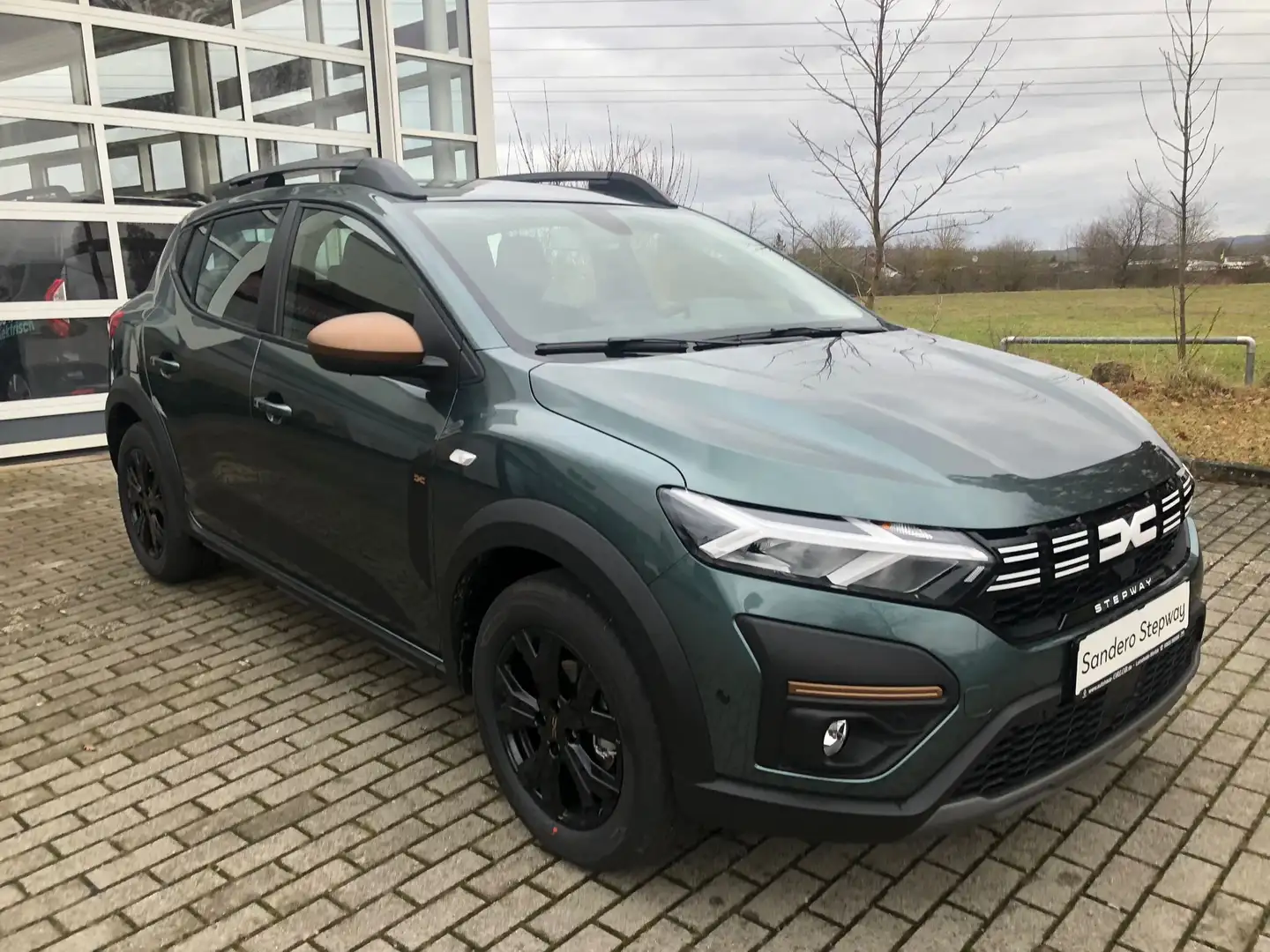 Dacia Sandero Stepway Extreme TCe 100 ECO-G Grün - 1