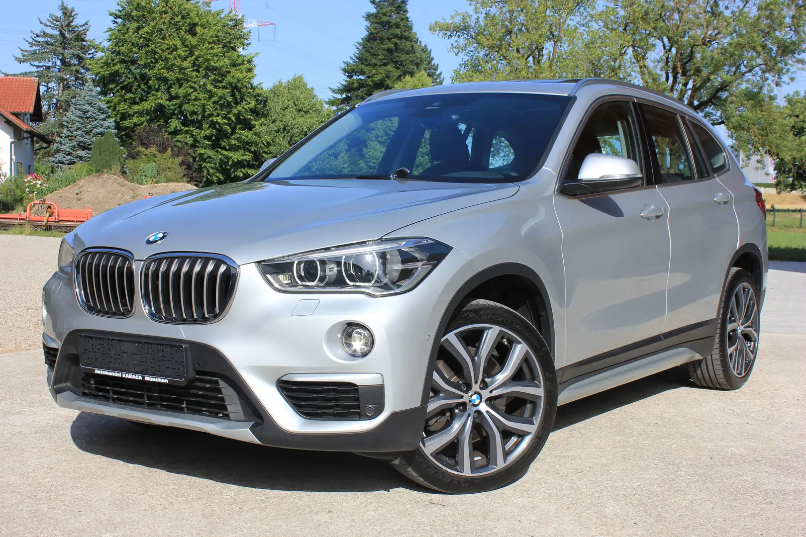 BMW X1 xDrive20i Aut. xLine Pano Leder Memory LED 50km 1H Argent - 1
