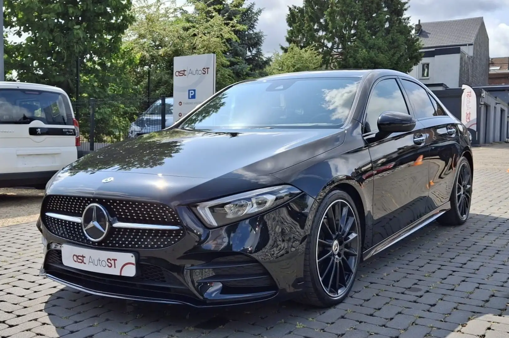 Mercedes-Benz A 180 PACK AMG / LED AMBIANCE / JANTES 19 / - 1