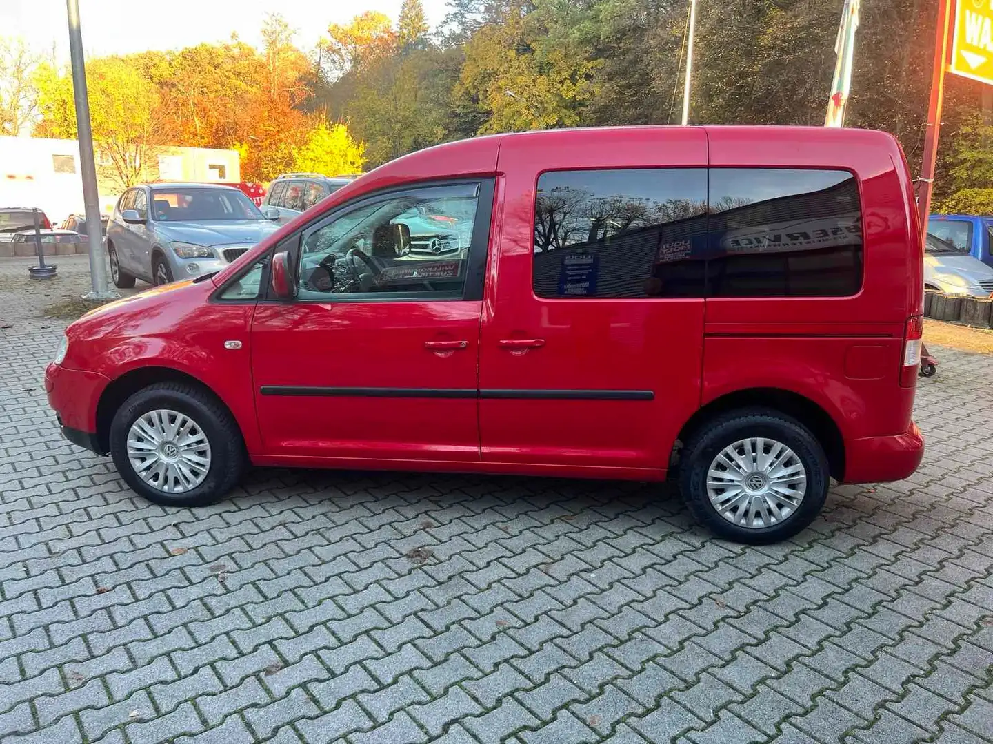 Volkswagen Caddy 1.6 Caddy 7Sitze Life Gewinner 2 Hand Navi Klima Rot - 1
