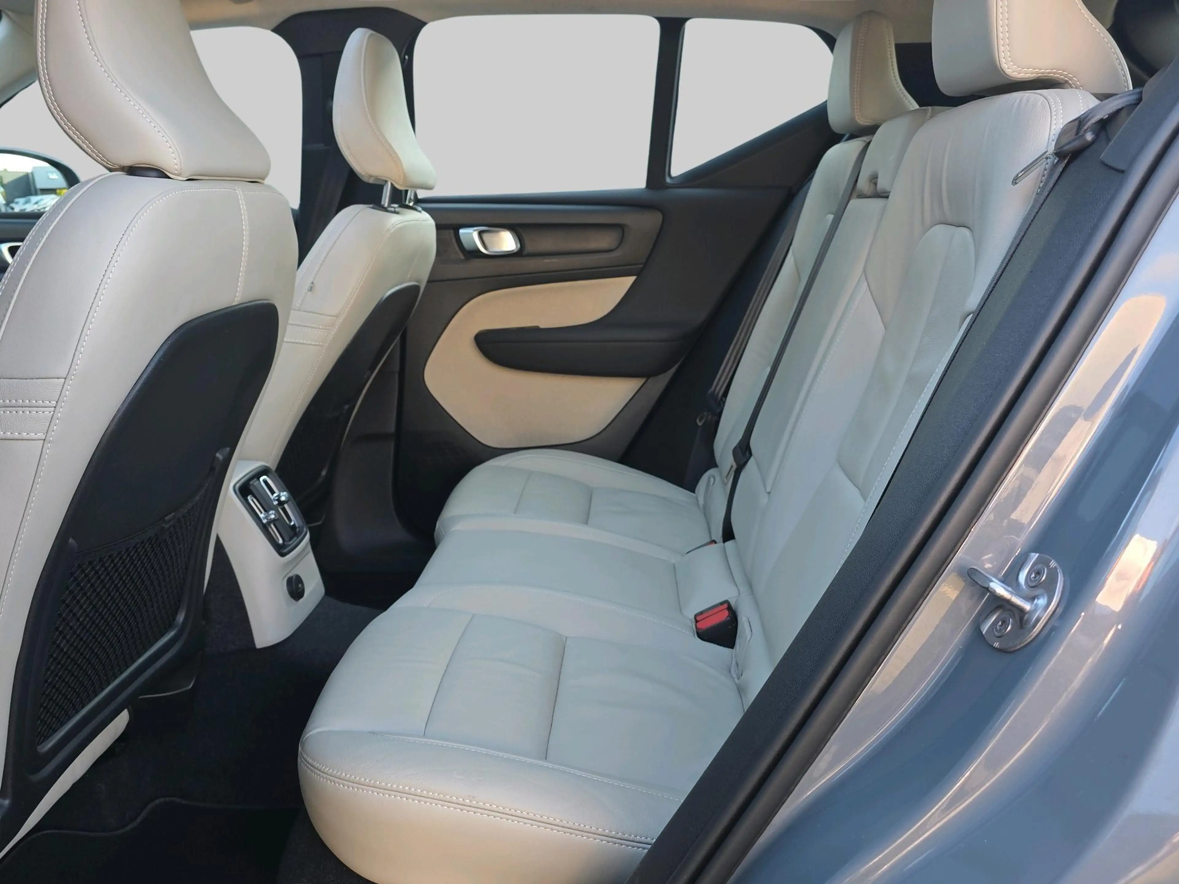 Volvo XC40 1.5 T4 Recharge Inscription | Automaat | Beige Led — photo 6