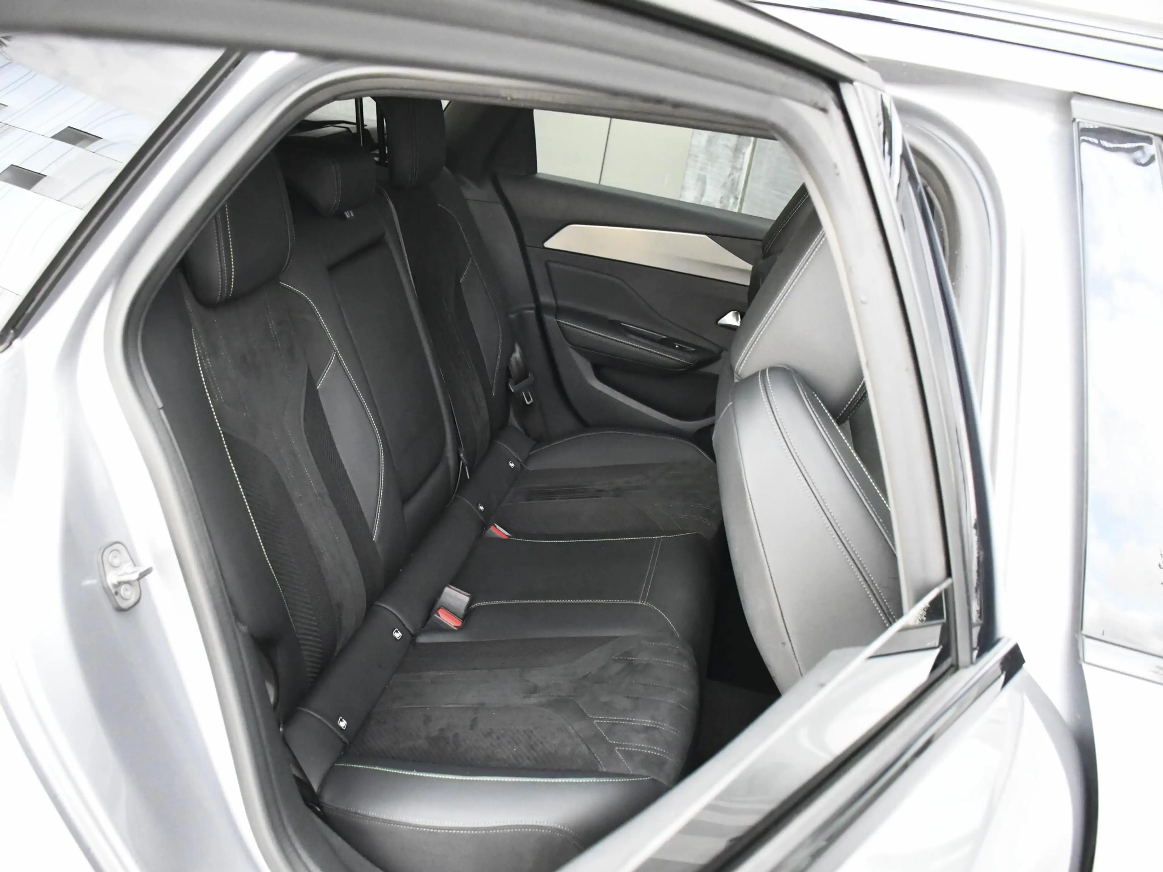 Peugeot 308 SW GT 1.6 Plug-in Hybrid 225pk Automaat PANO | 18' — photo 14