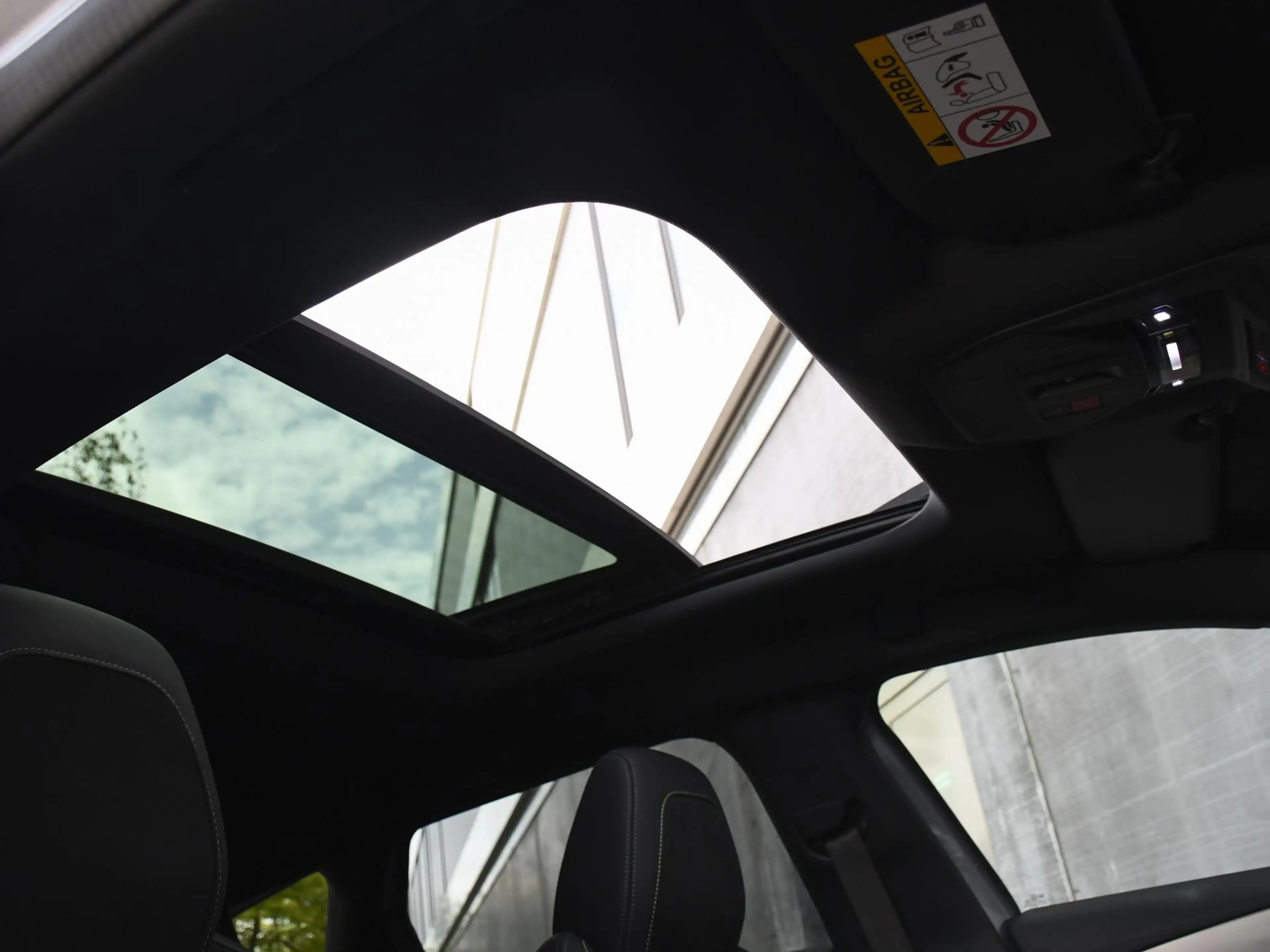 Peugeot 308 SW GT 1.6 Plug-in Hybrid 225pk Automaat PANO | 18' — photo 13