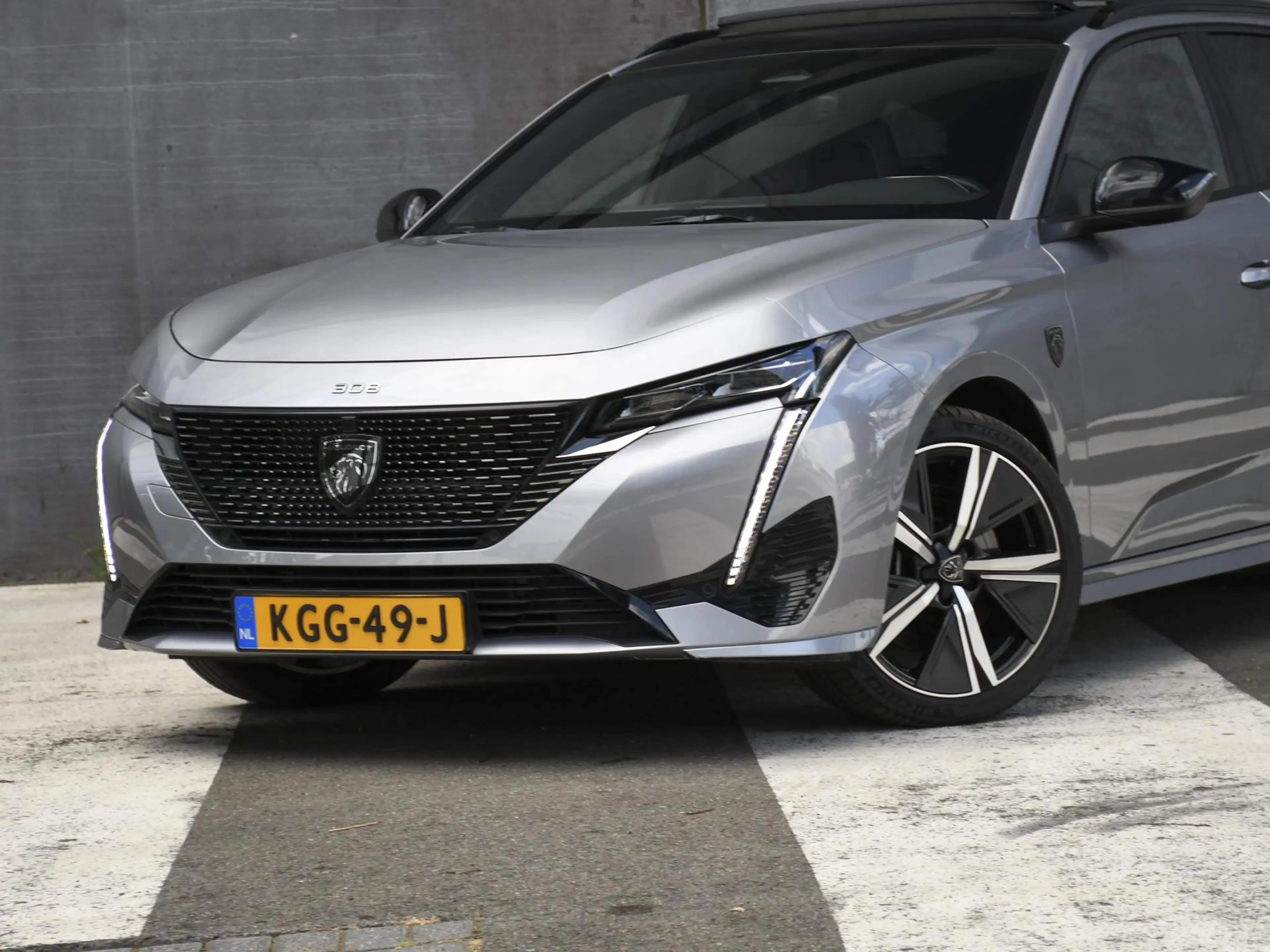 Peugeot 308 SW GT 1.6 Plug-in Hybrid 225pk Automaat PANO | 18' — photo 2