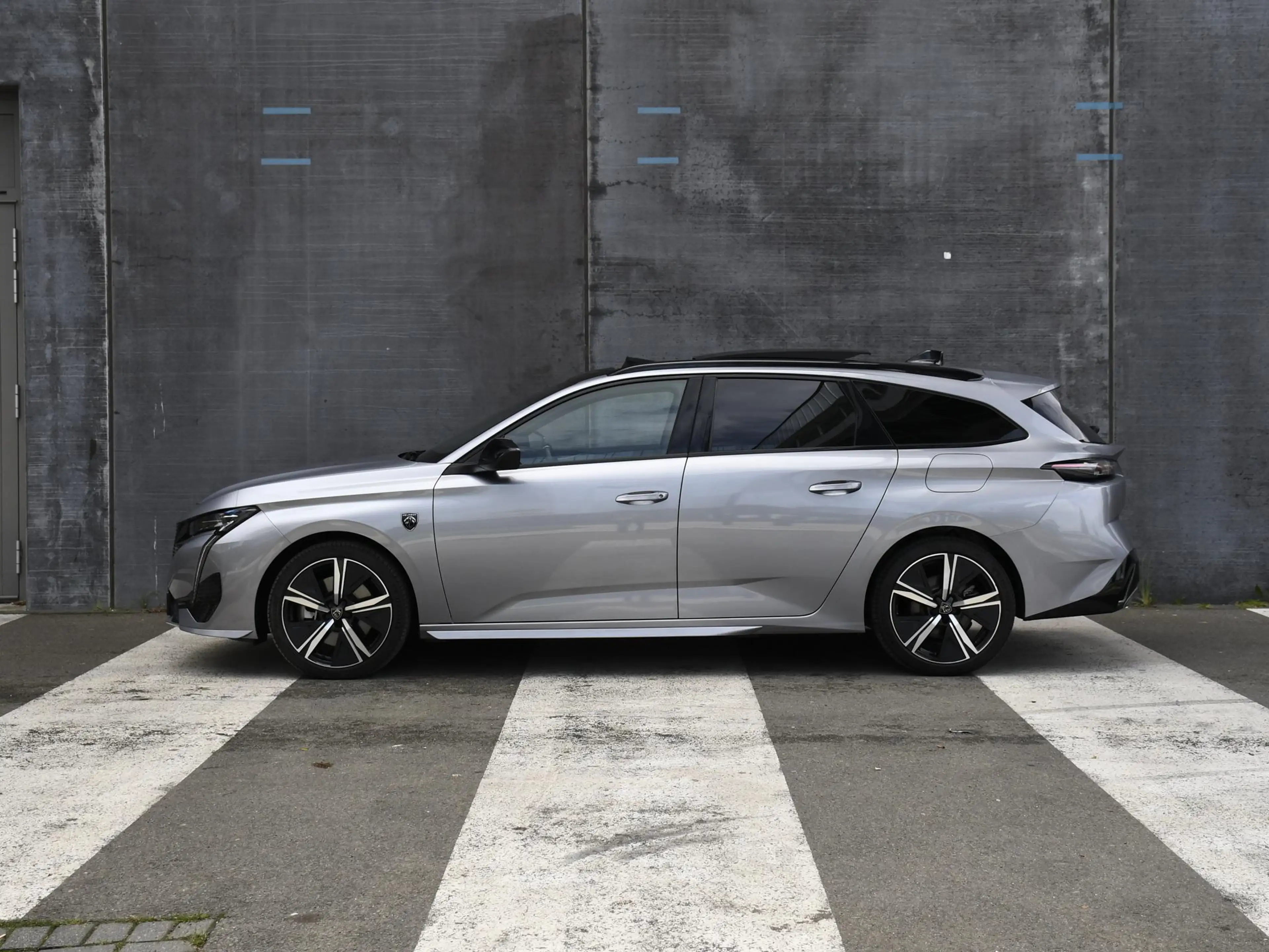 Peugeot 308 SW GT 1.6 Plug-in Hybrid 225pk Automaat PANO | 18' — photo 4