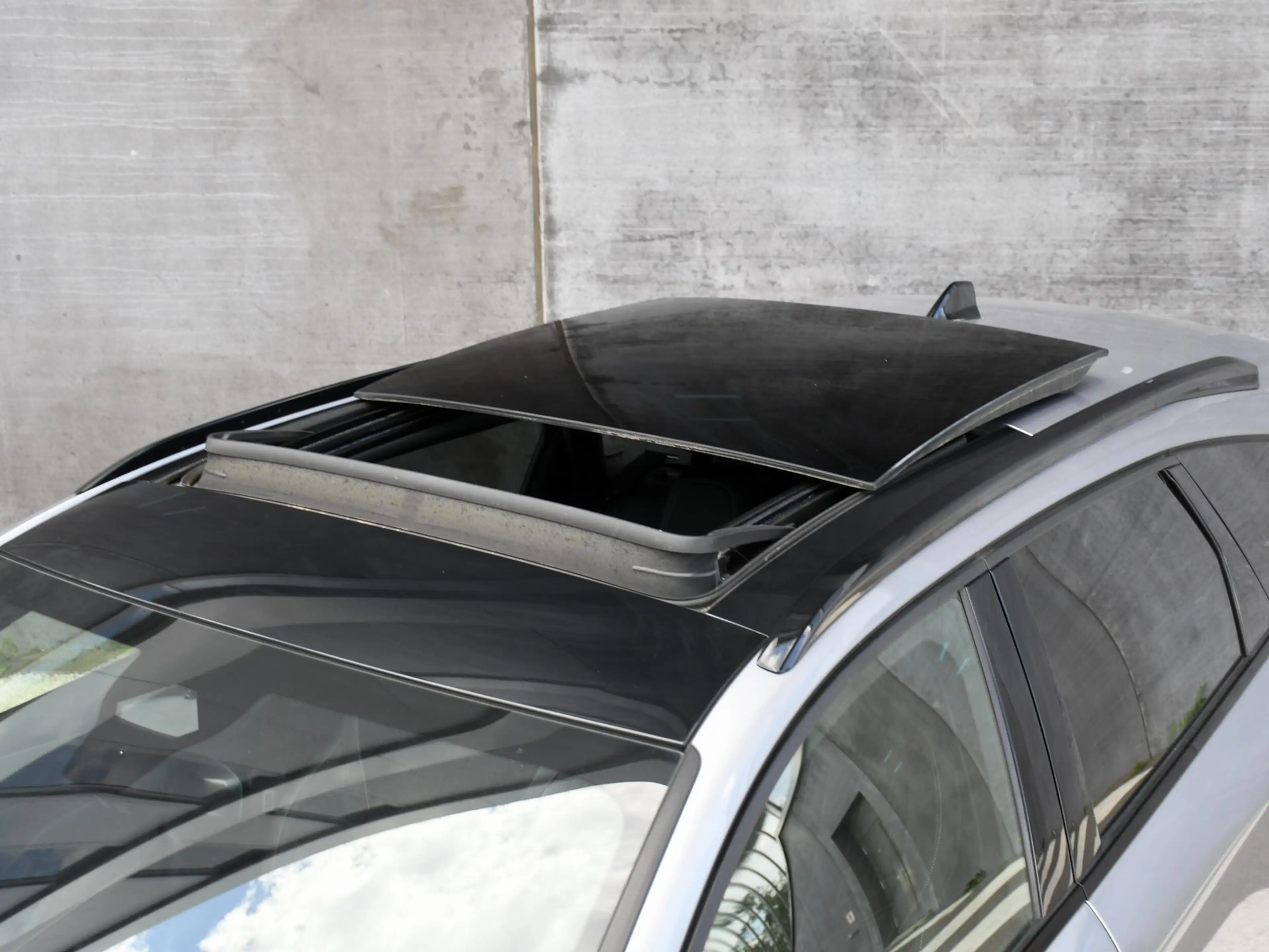 Peugeot 308 SW GT 1.6 Plug-in Hybrid 225pk Automaat PANO | 18' — photo 3