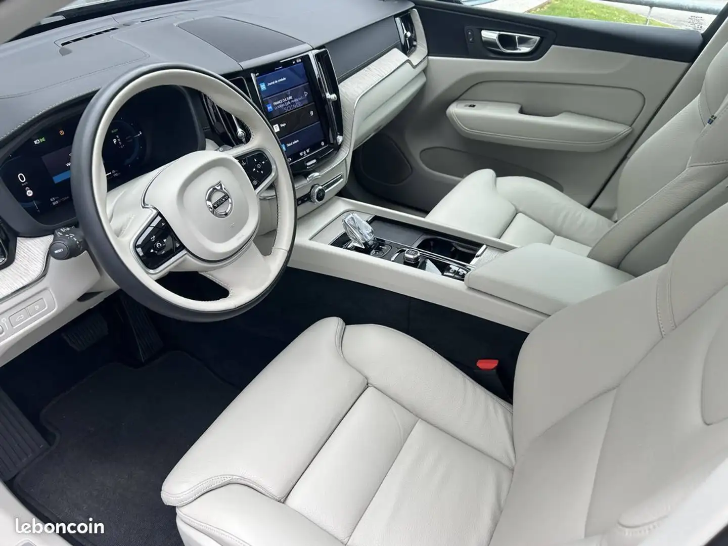 Volvo XC60 T6 Recharge AWD 253 ch %2B 87 Geartronic 8 Inscrip Blauw - 2