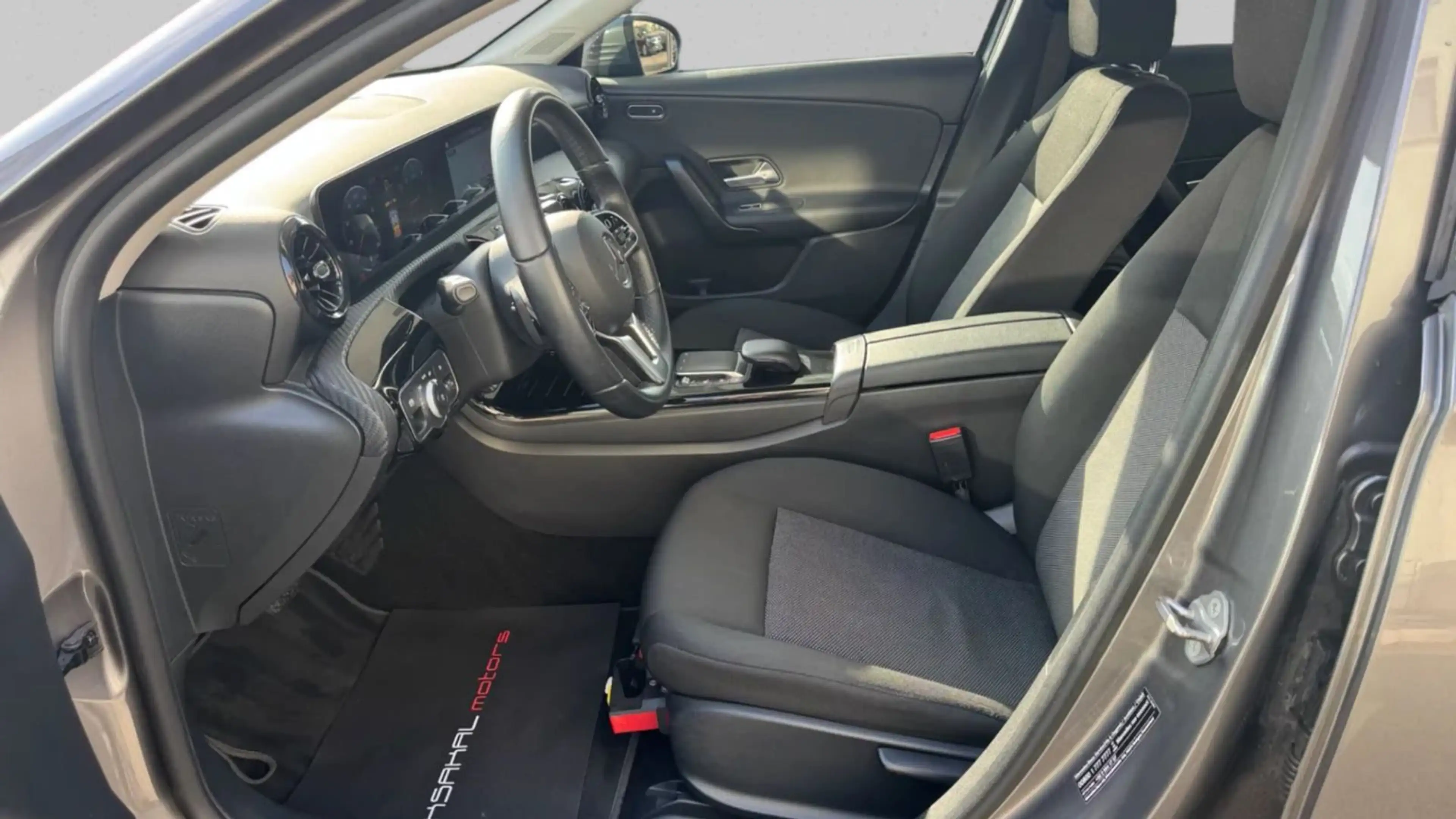 Mercedes-Benz A 180 d*Sedan*7G-DCT*WIDESCREEN*LED*NAVI* — photo 11
