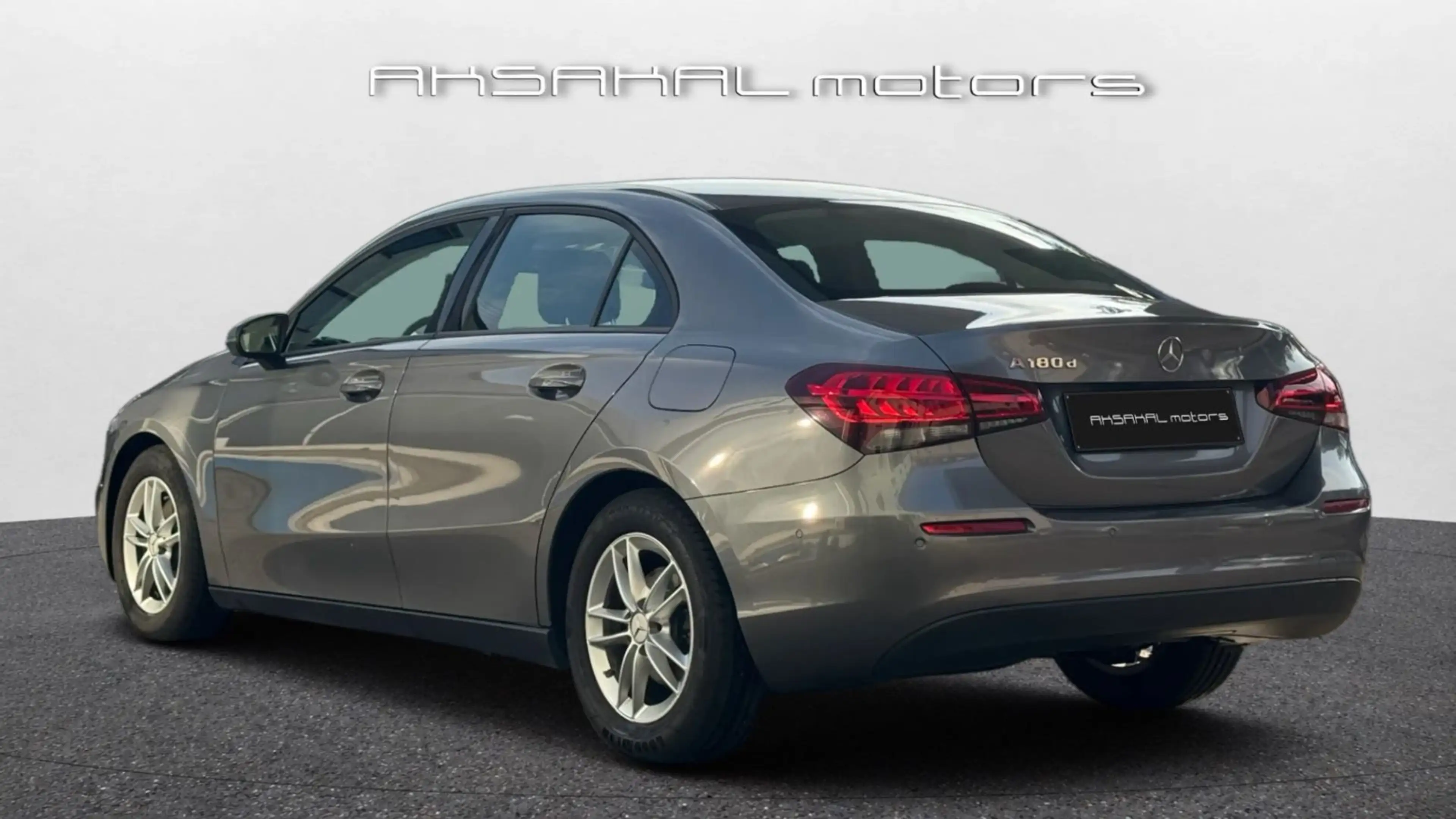 Mercedes-Benz A 180 d*Sedan*7G-DCT*WIDESCREEN*LED*NAVI* — photo 5