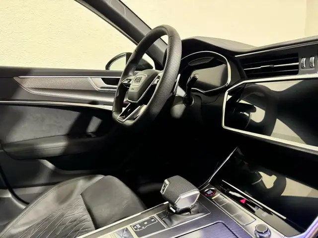 Audi RS6 view 10