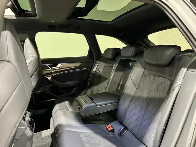 Audi RS6 view 11