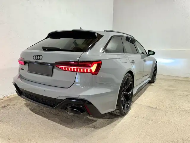 Audi RS6 view 13