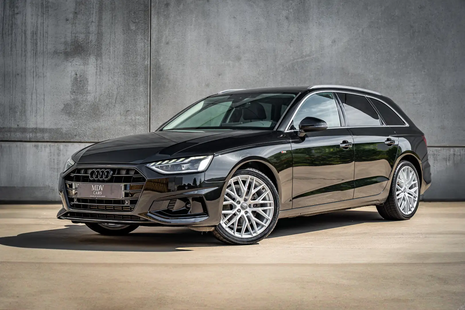 Audi A4 S-LINELOOK Zwart - 1
