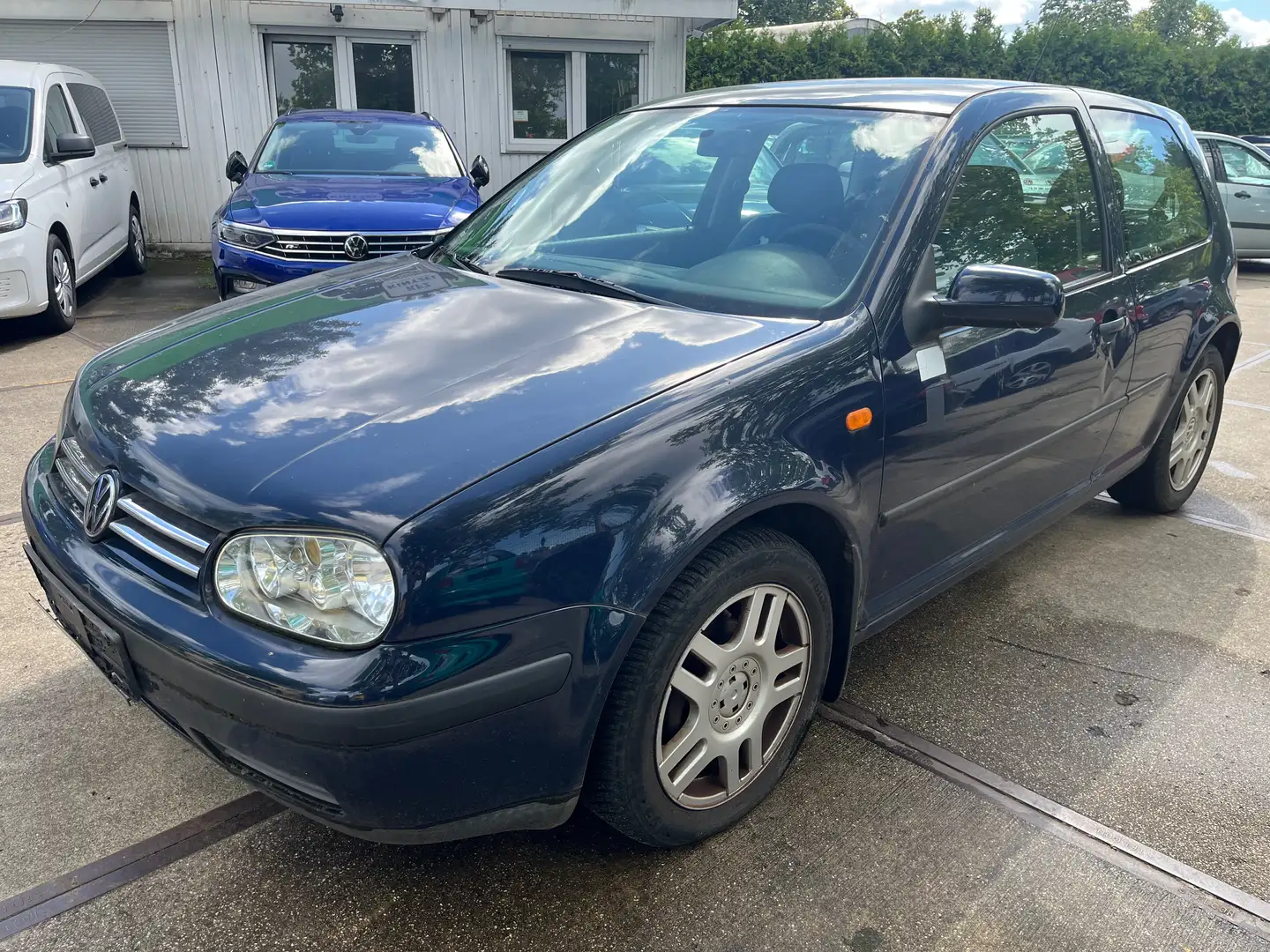 Volkswagen Golf 4 IV 1.6 SR Klima 2.Hand *Tüv 12/2025* Bleu - 1