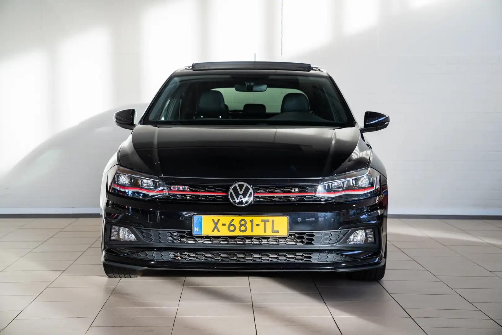 Volkswagen Polo GTI 2.0 TSI | Schuif-Kanteldak | Climate Controle | St Noir - 2