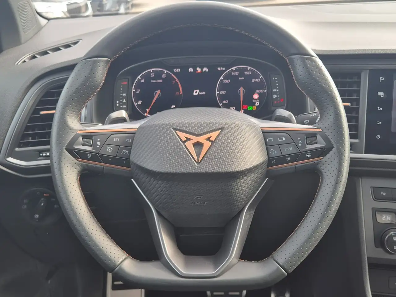 Cupra Ateca 1.5 TSI DSG PANO*DINAMICA*ACC*KAM*AHK*19", миниатюра 22