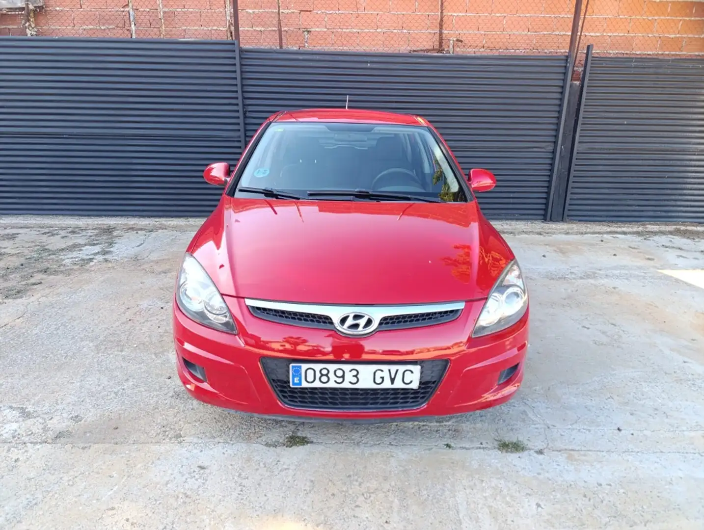 Hyundai i30 1.4 Comfort GLS Rojo - 2