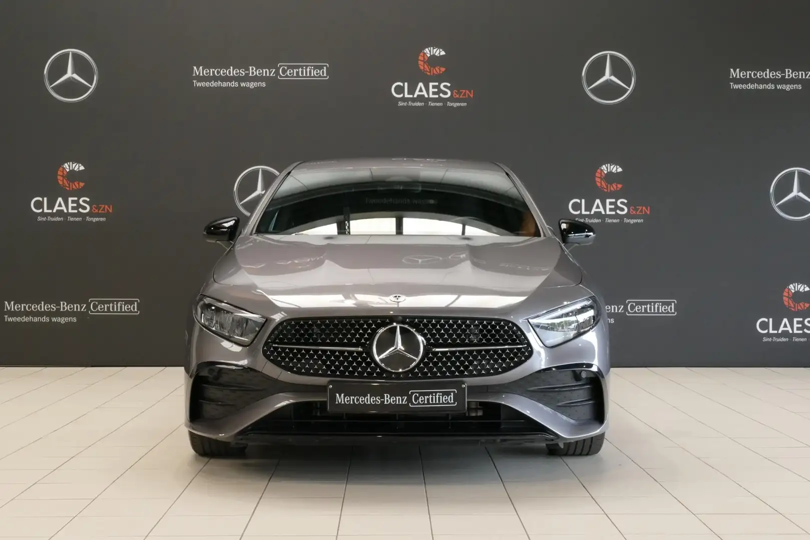 Mercedes-Benz A 180 180d AMG Line DOS 7475 Gris - 2