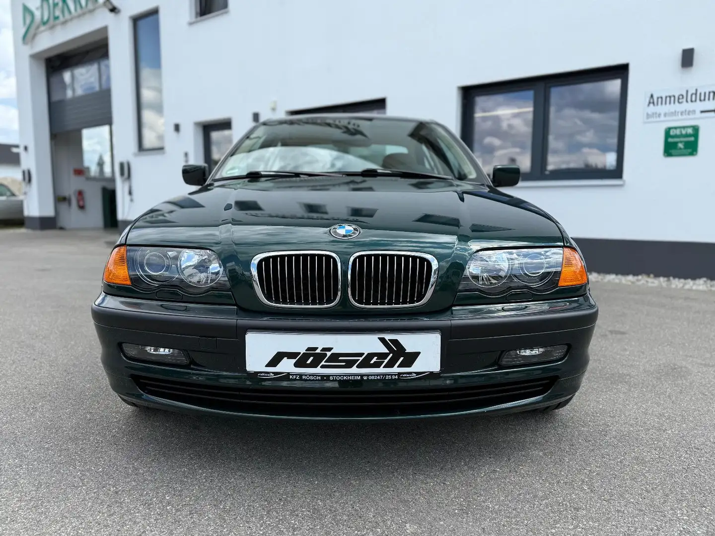 BMW 320 i Lim. TEILLEDER KLIMAAUTOM. XENON WENIGE KM Grün - 2