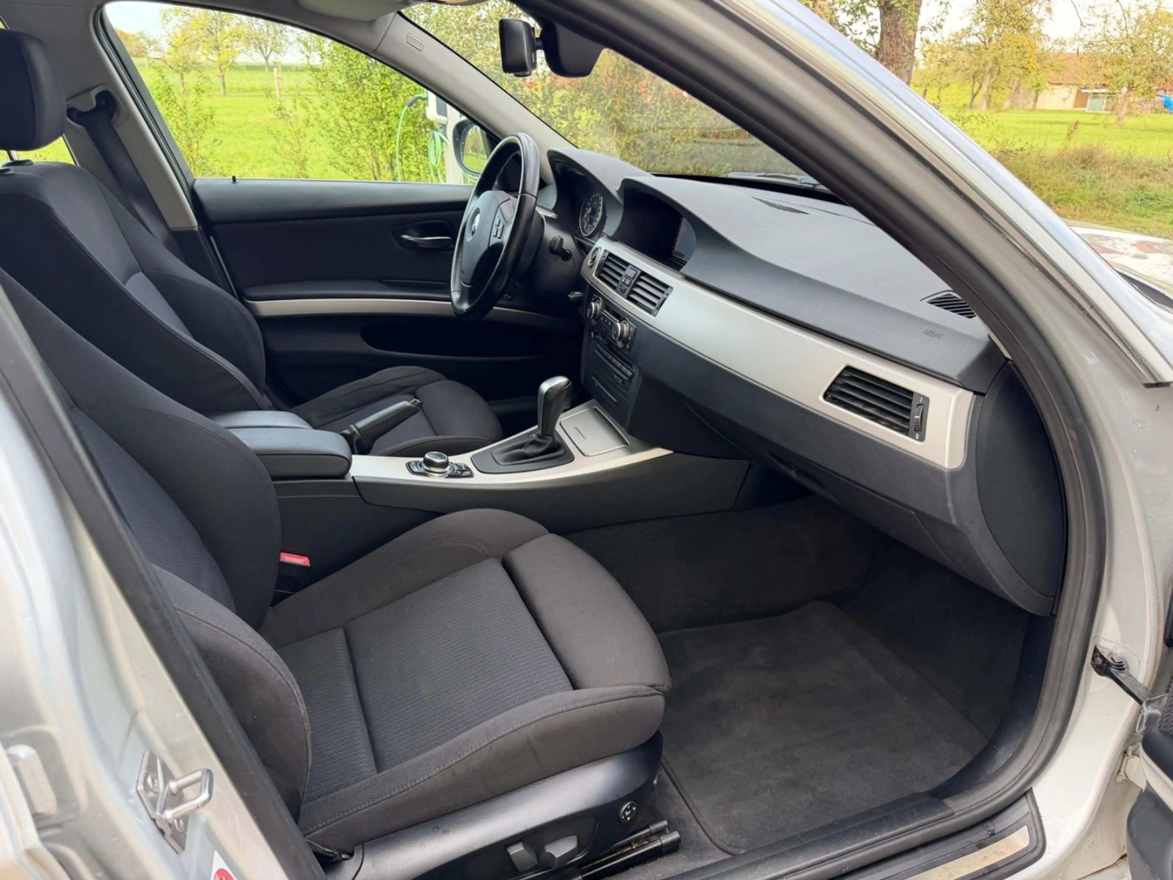 BMW 325 i Touring AUT*XEN*AHK*2.HAND*NAVI* — photo 16
