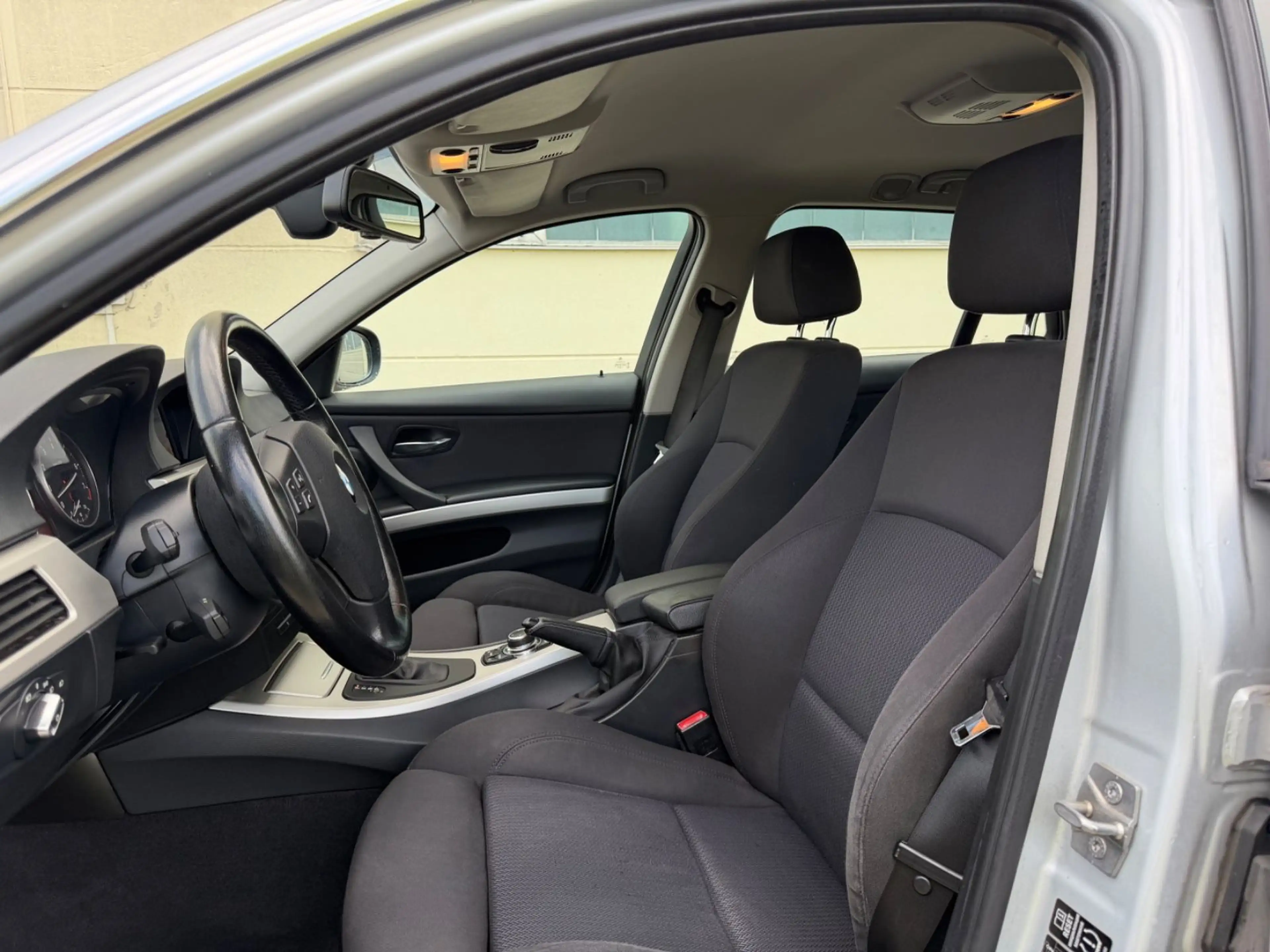 BMW 325 i Touring AUT*XEN*AHK*2.HAND*NAVI* — photo 11