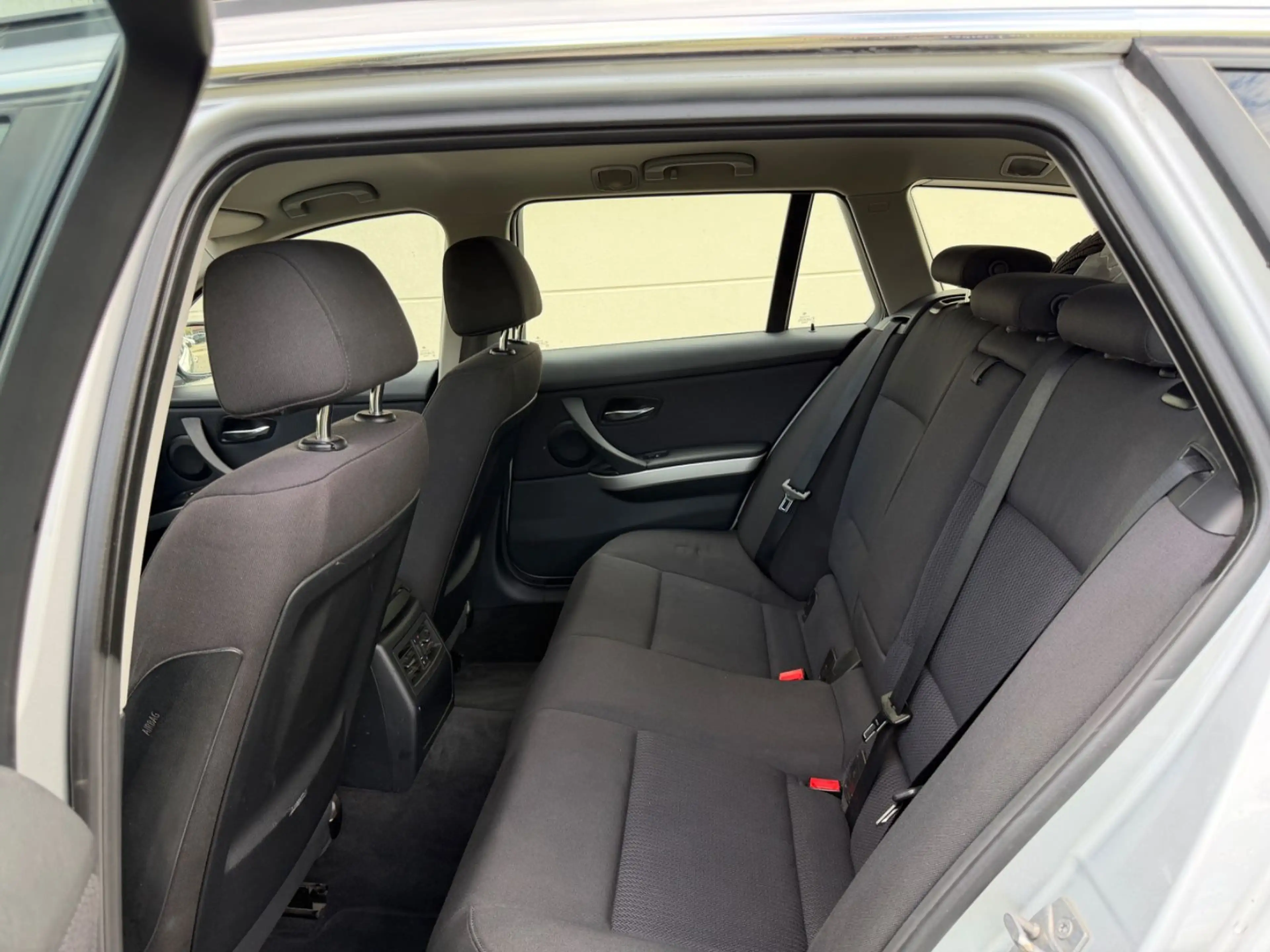 BMW 325 i Touring AUT*XEN*AHK*2.HAND*NAVI* — photo 13