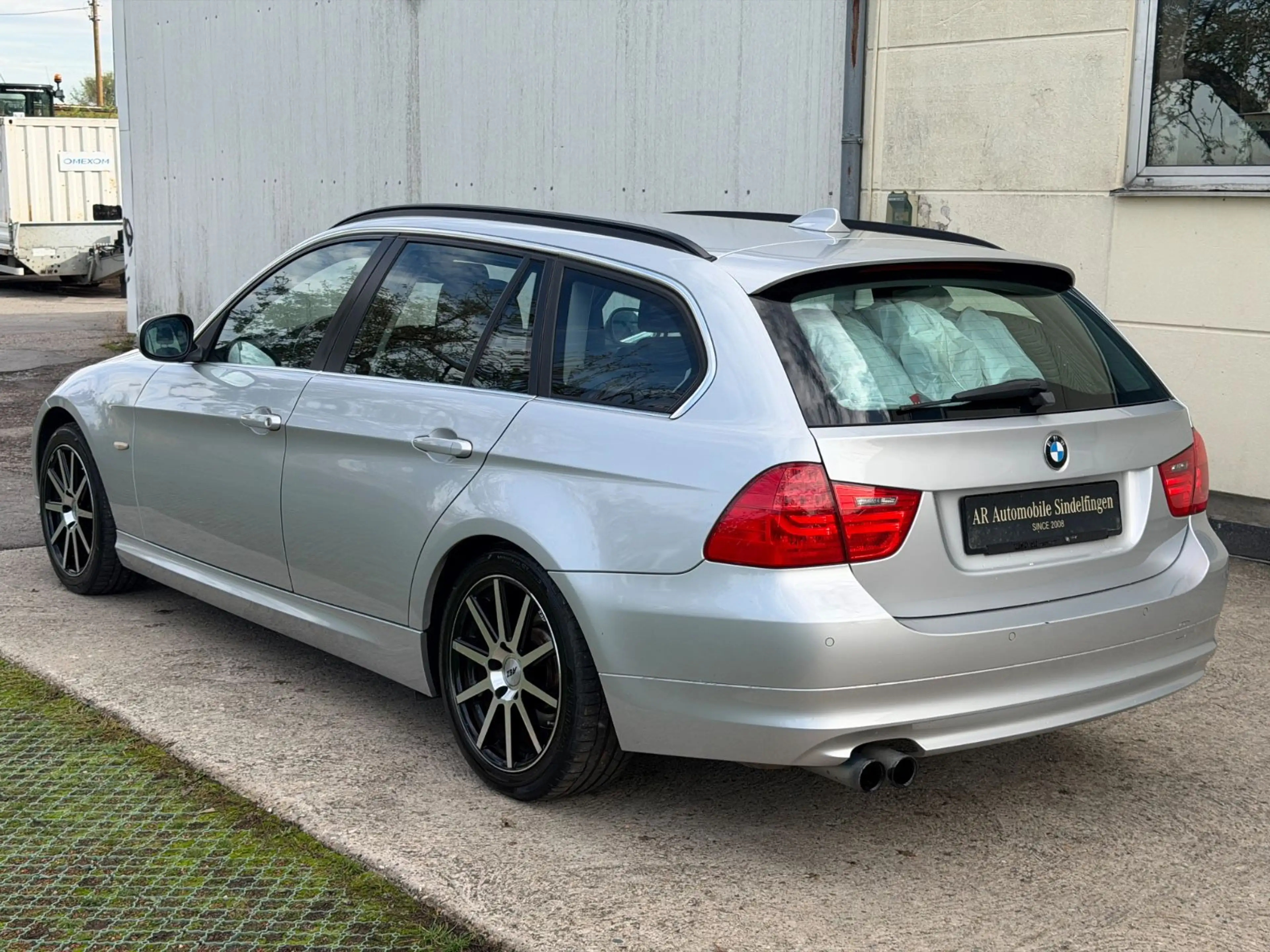 BMW 325 i Touring AUT*XEN*AHK*2.HAND*NAVI* — photo 9