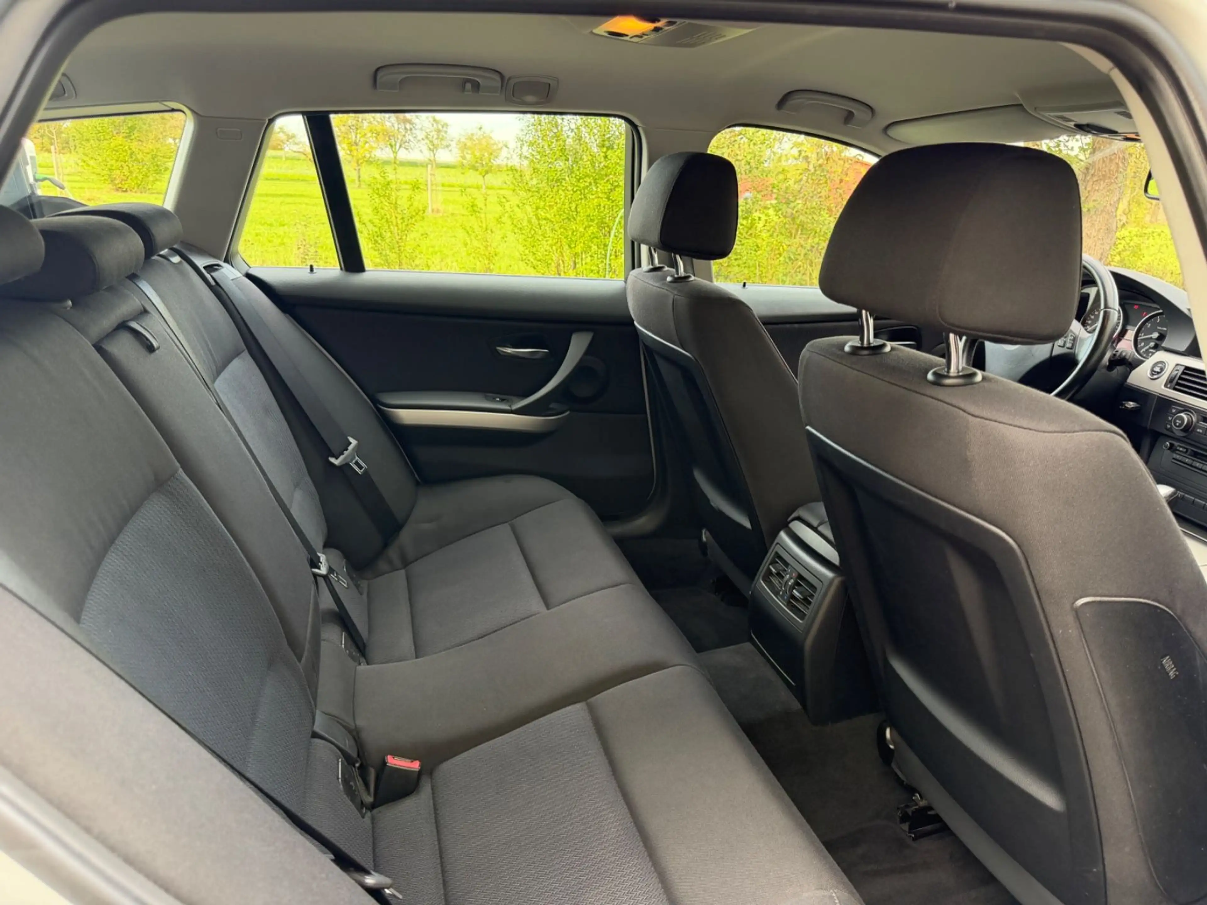 BMW 325 i Touring AUT*XEN*AHK*2.HAND*NAVI* — photo 15