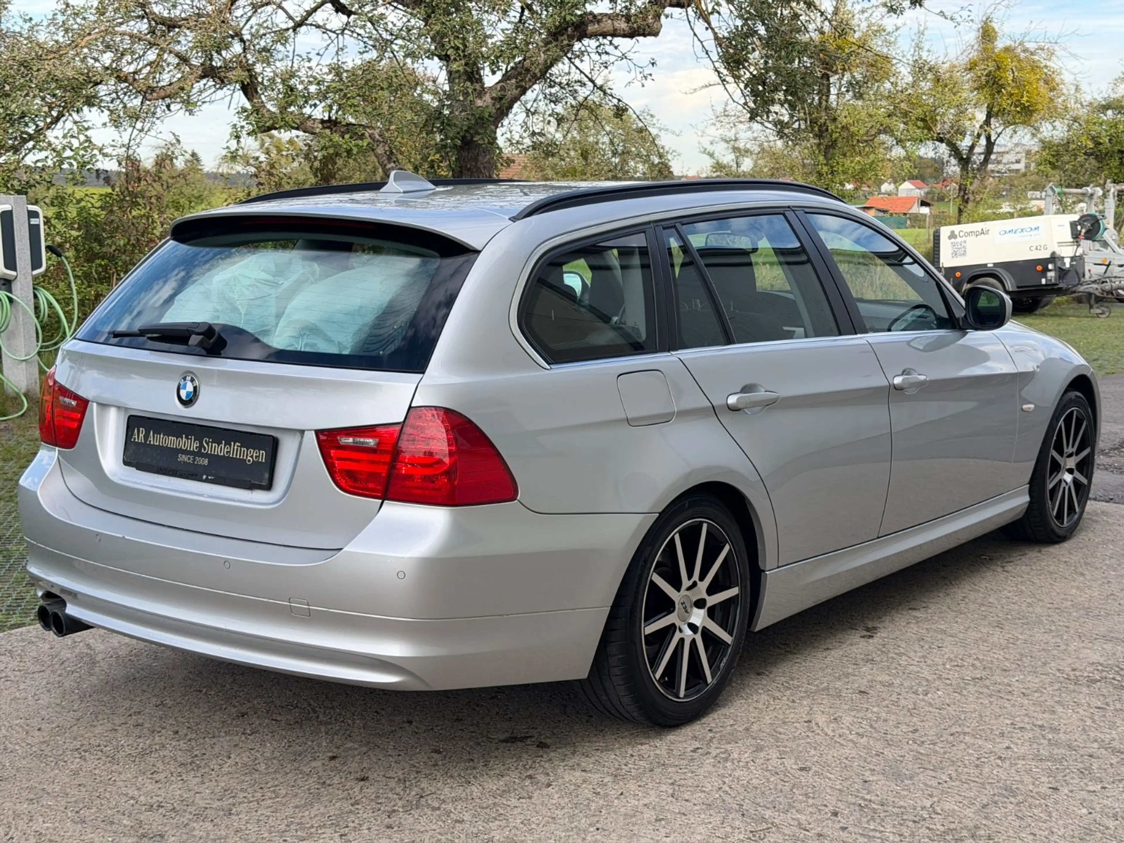 BMW 325 i Touring AUT*XEN*AHK*2.HAND*NAVI* — photo 6