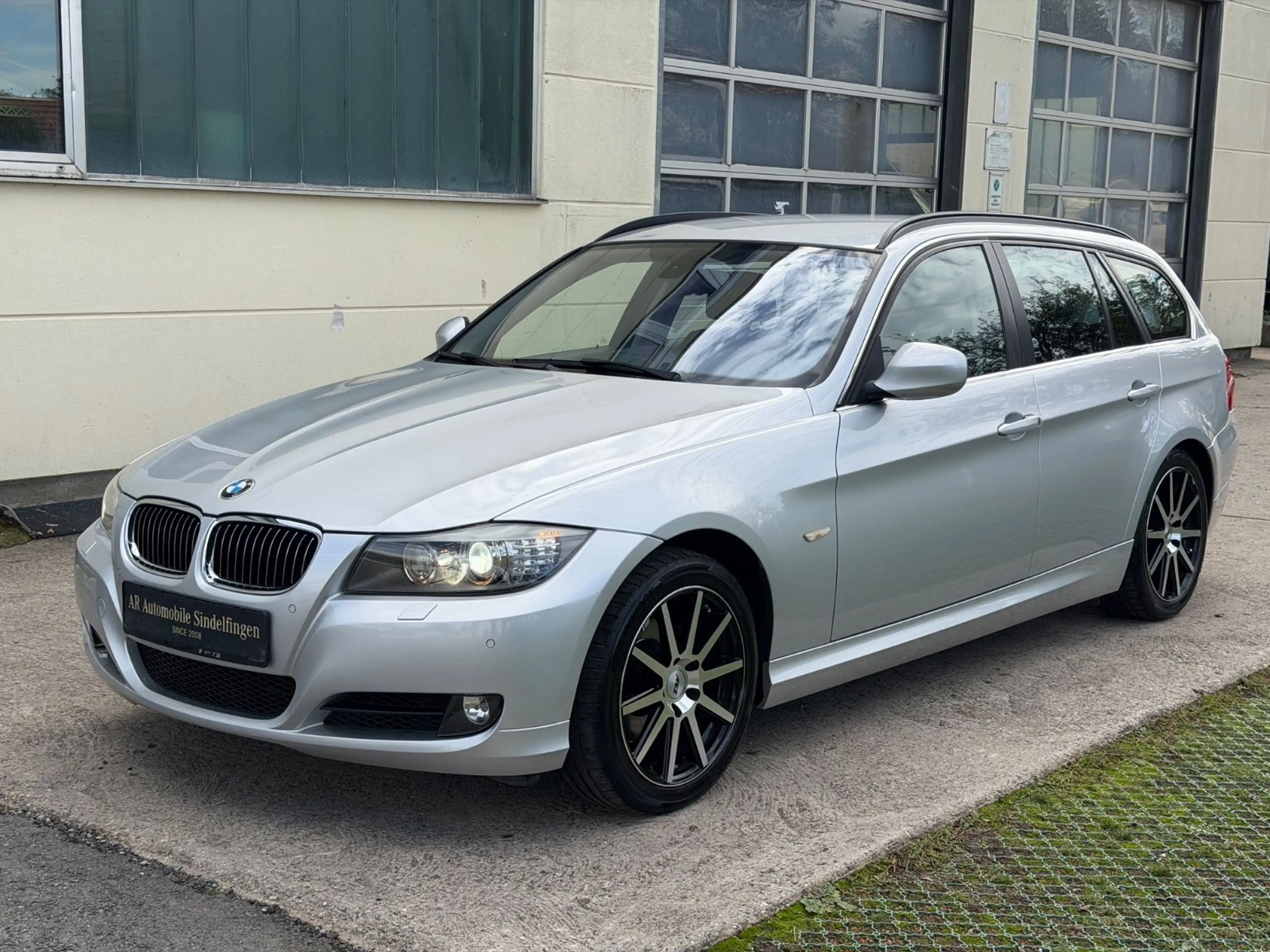 BMW 325 i Touring AUT*XEN*AHK*2.HAND*NAVI*