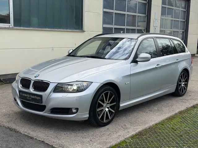 BMW 325 i Touring AUT*XEN*AHK*2.HAND*NAVI*