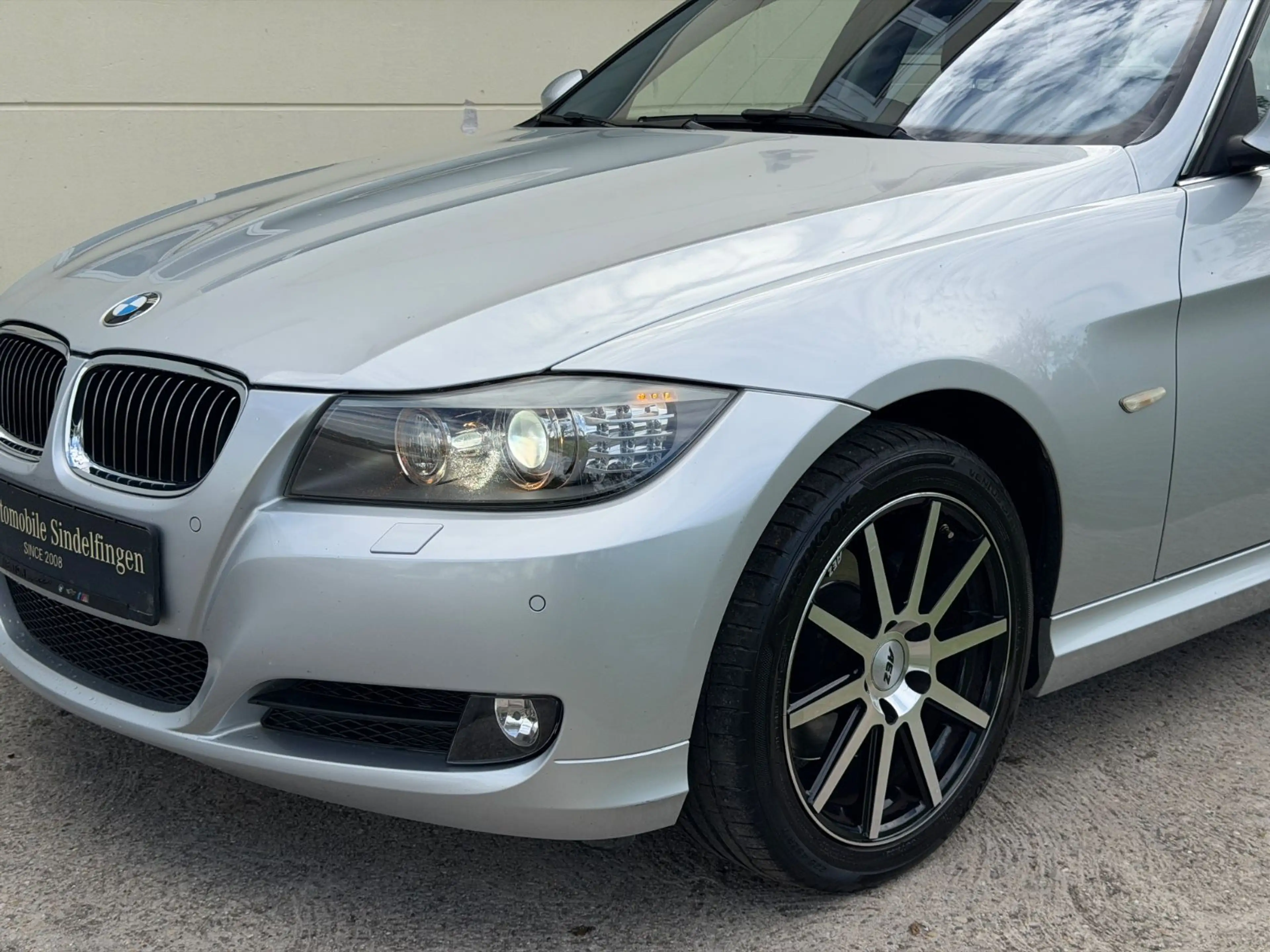 BMW 325 i Touring AUT*XEN*AHK*2.HAND*NAVI* — photo 2