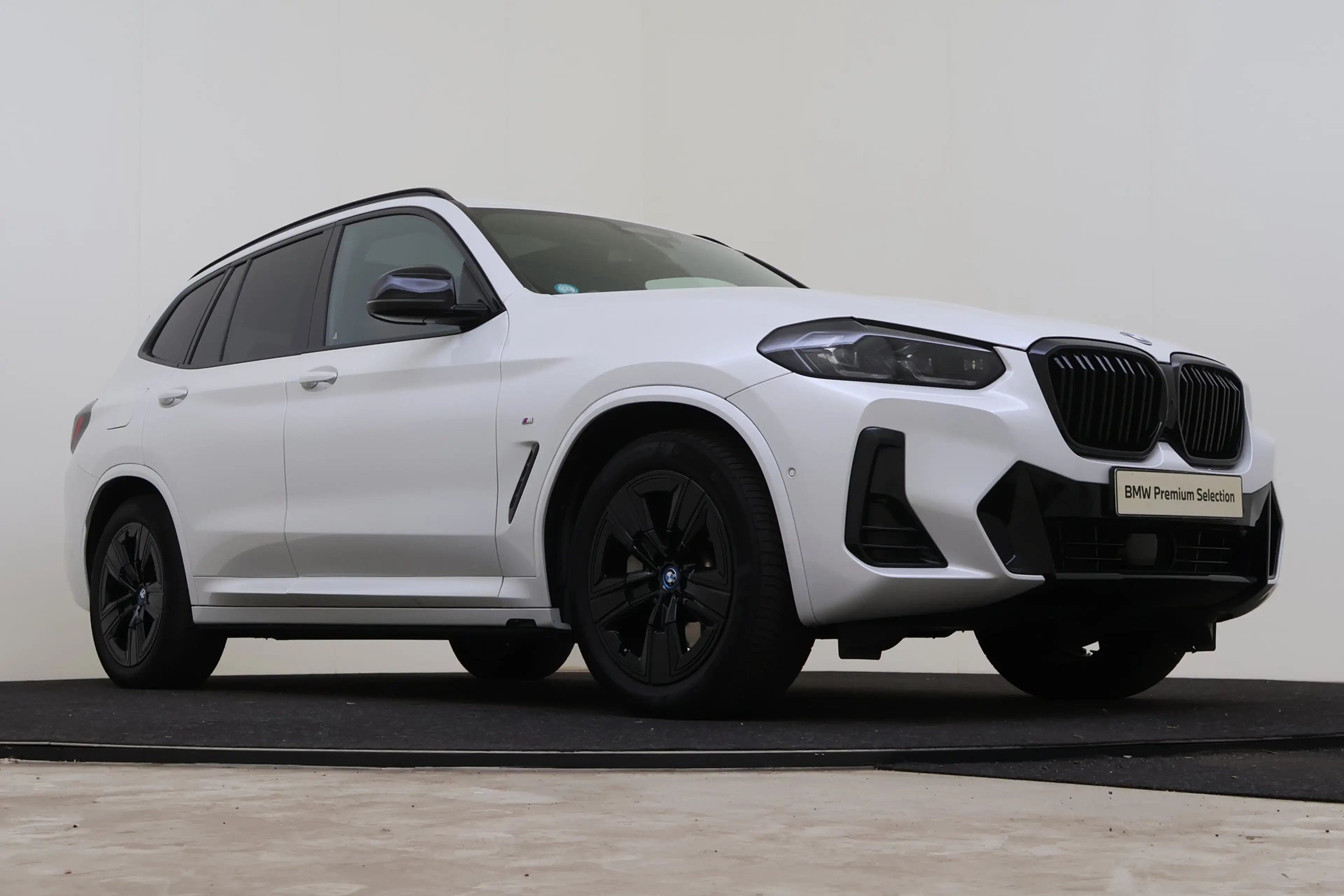 BMW iX3 Executive / Sportstoelen / Adaptieve LED / Achteru — photo 10